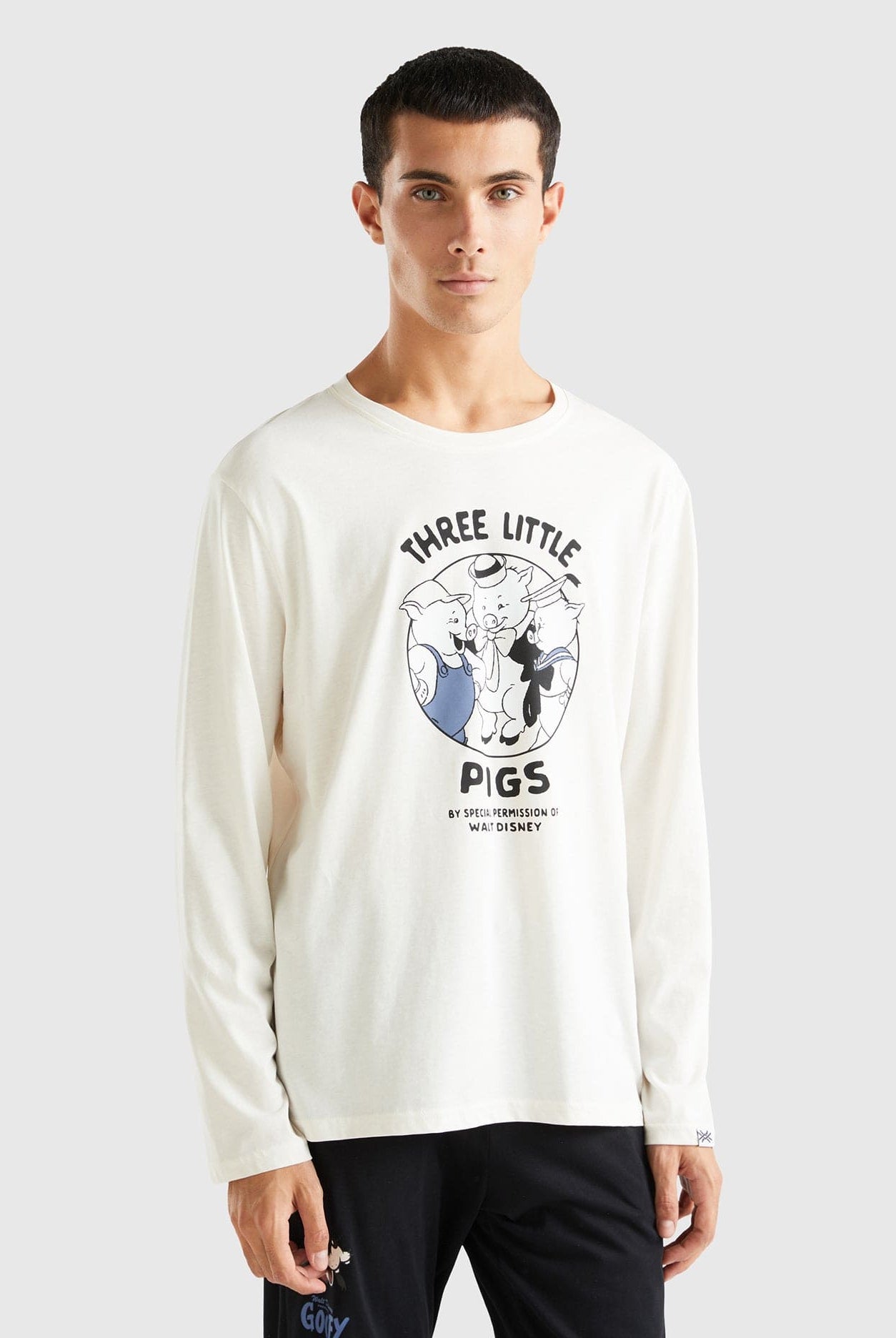 يونايتد كولورز اوف بينيتون تي شيرت شبابي برسمة ديزني بأكمام طويلة