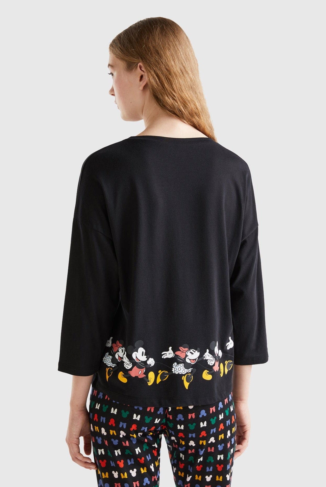 يونايتد كولورز اوف بينيتون تيشيرت نسائي ميني ماوس من خليط الفسكوز