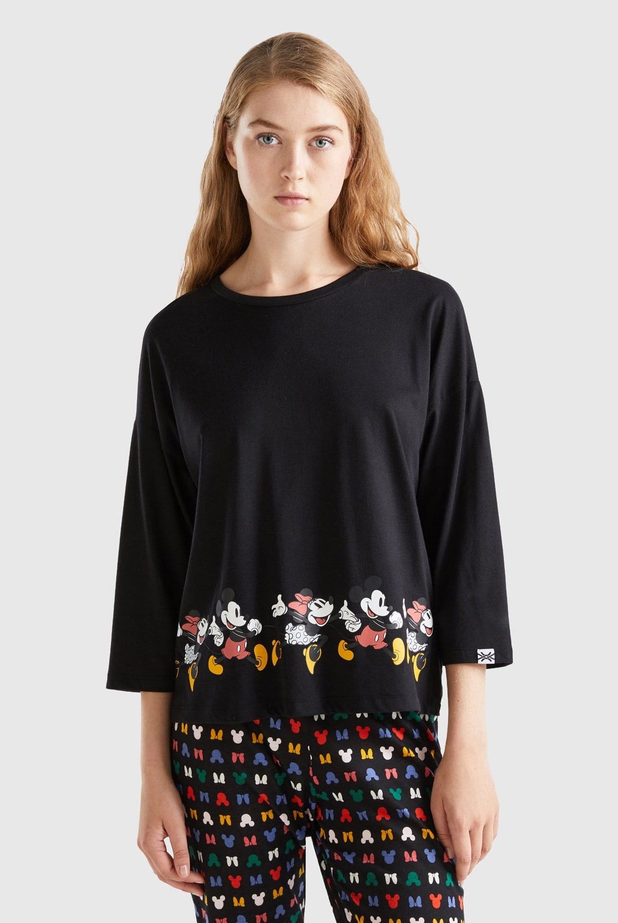 يونايتد كولورز اوف بينيتون تيشيرت نسائي ميني ماوس من خليط الفسكوز