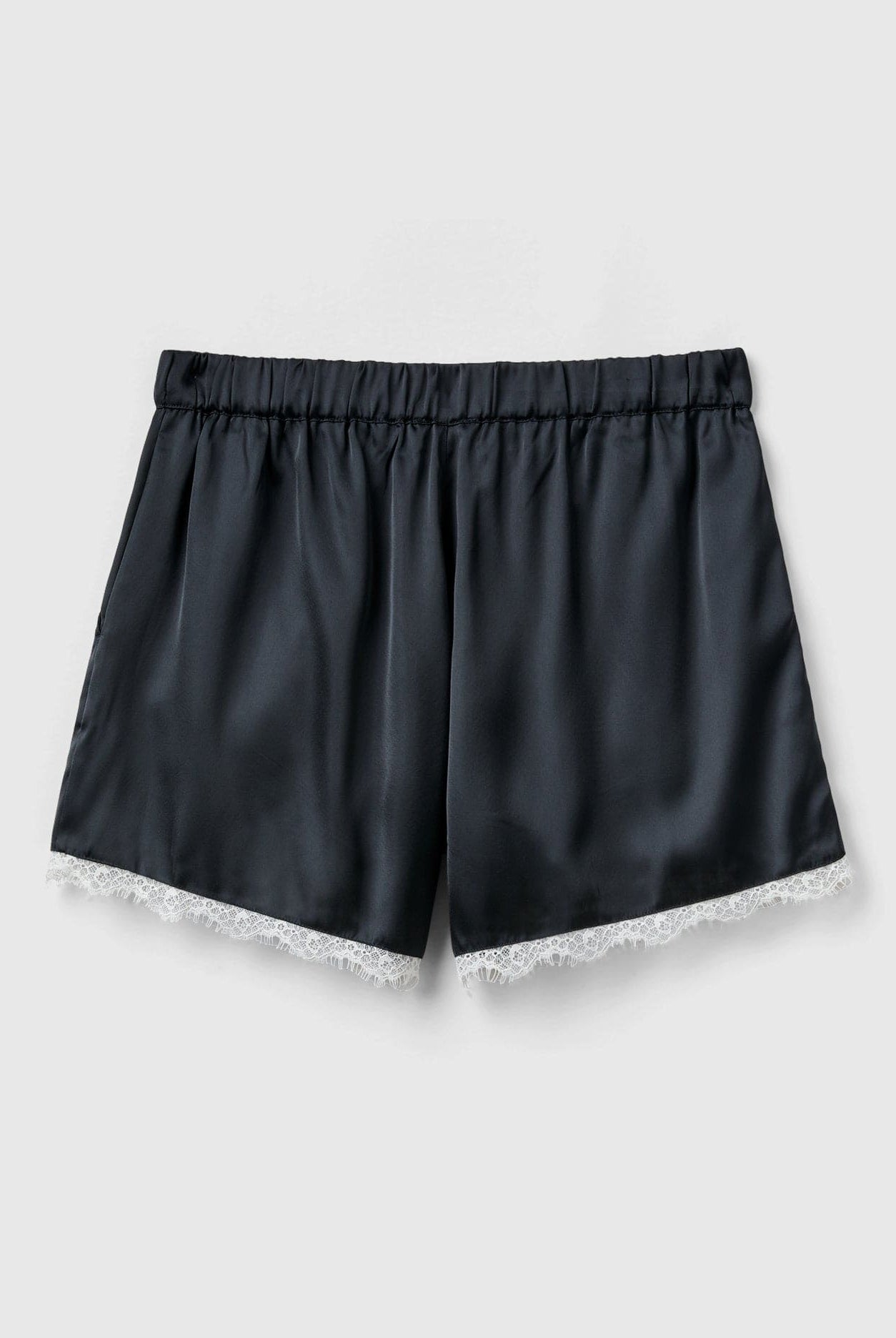 يونايتد كولورز اوف بينيتون شورت ستان نسائي مزين بدانتيل