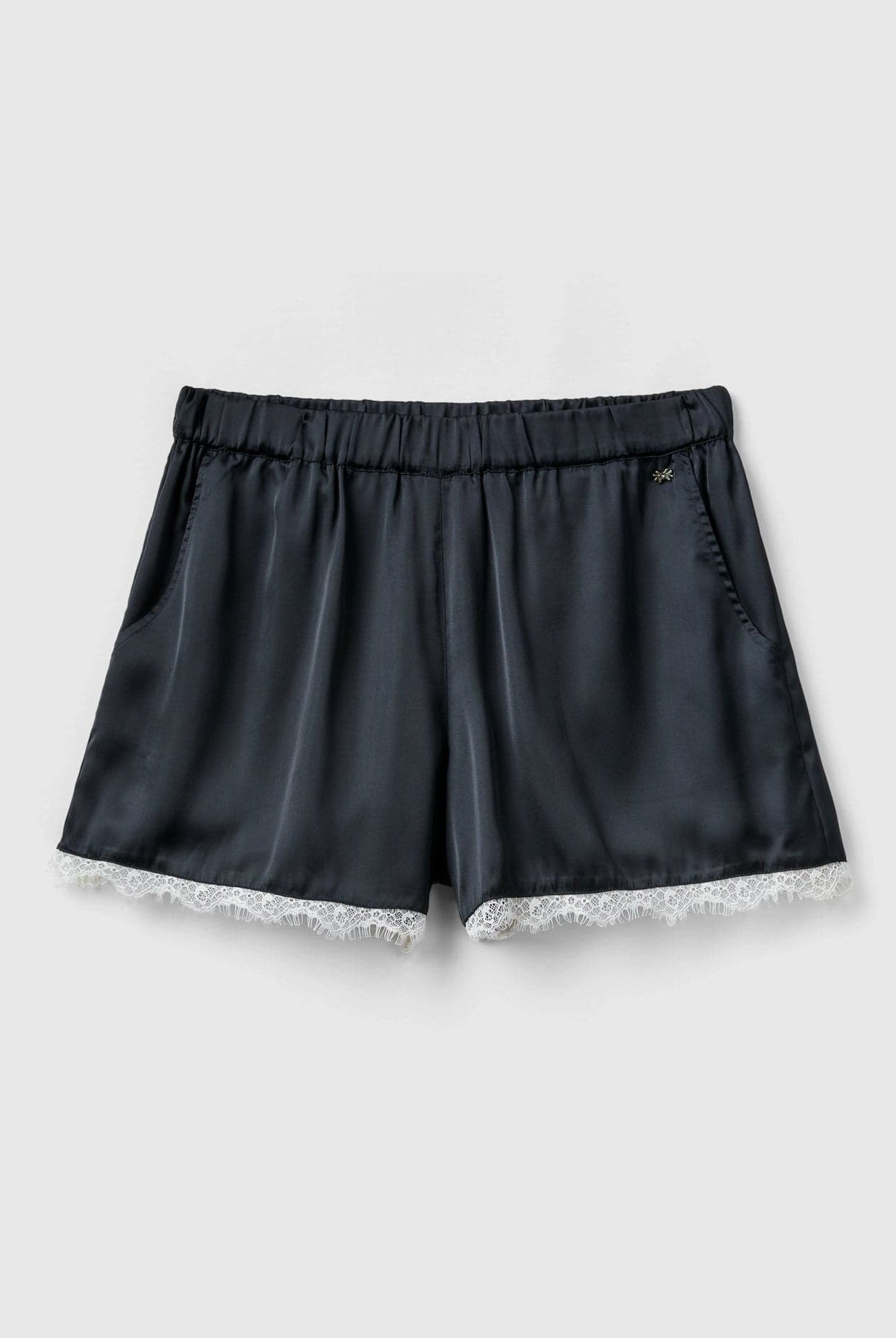 يونايتد كولورز اوف بينيتون شورت ستان نسائي مزين بدانتيل