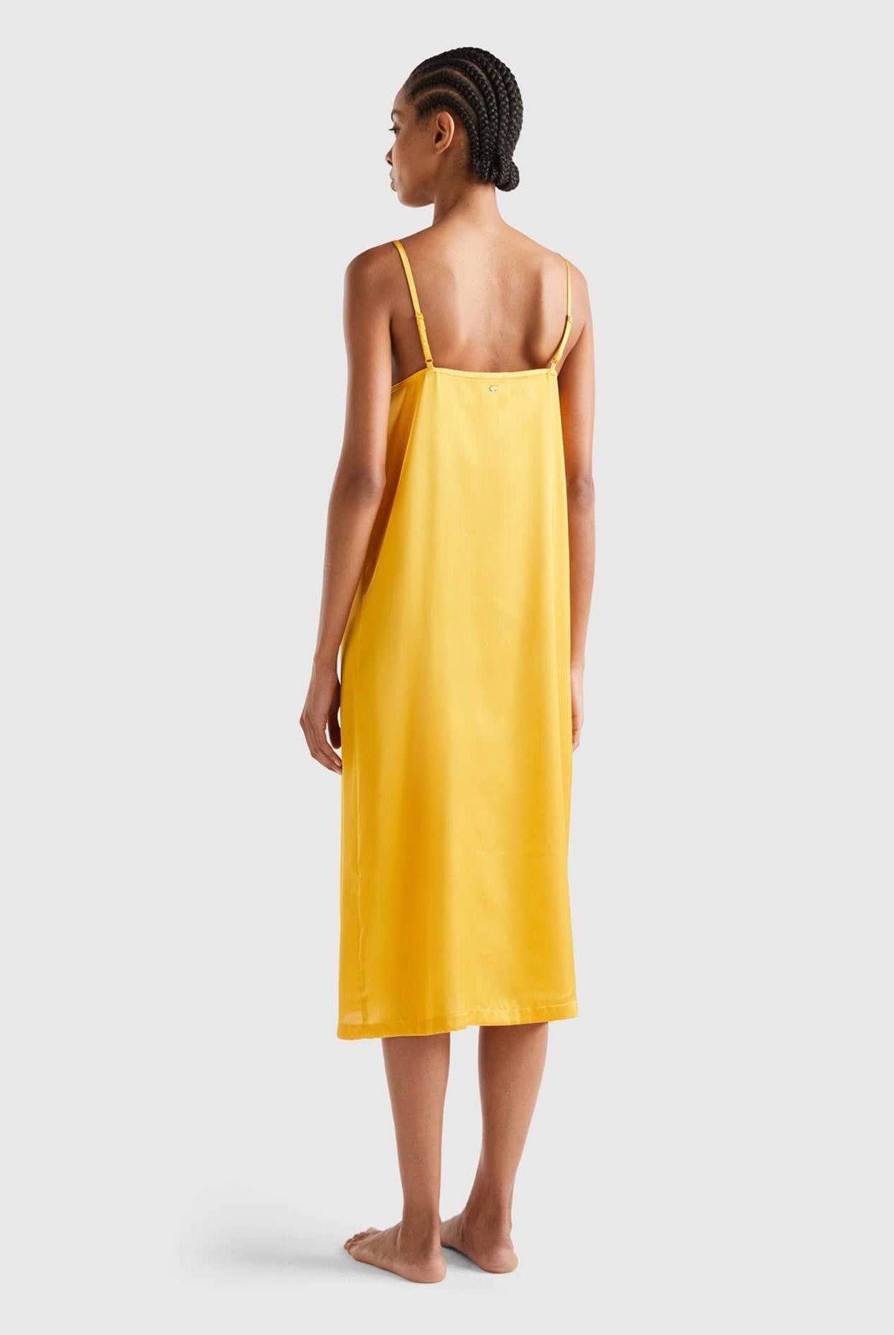 يونايتد كولورز اوف بينيتون فستان نسائي ساتان ناعم