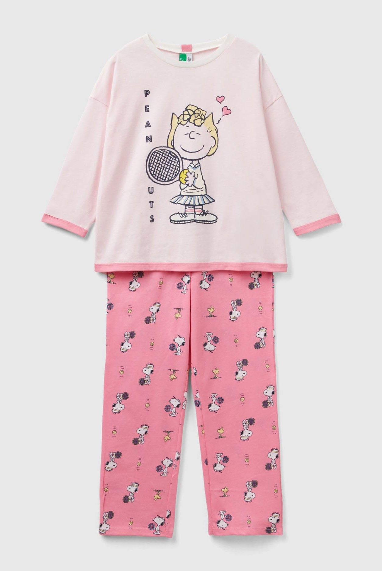 يونايتد كولورز اوف بينيتون طقم بيجامة بناتي كم طويل ورسمه على الصدر