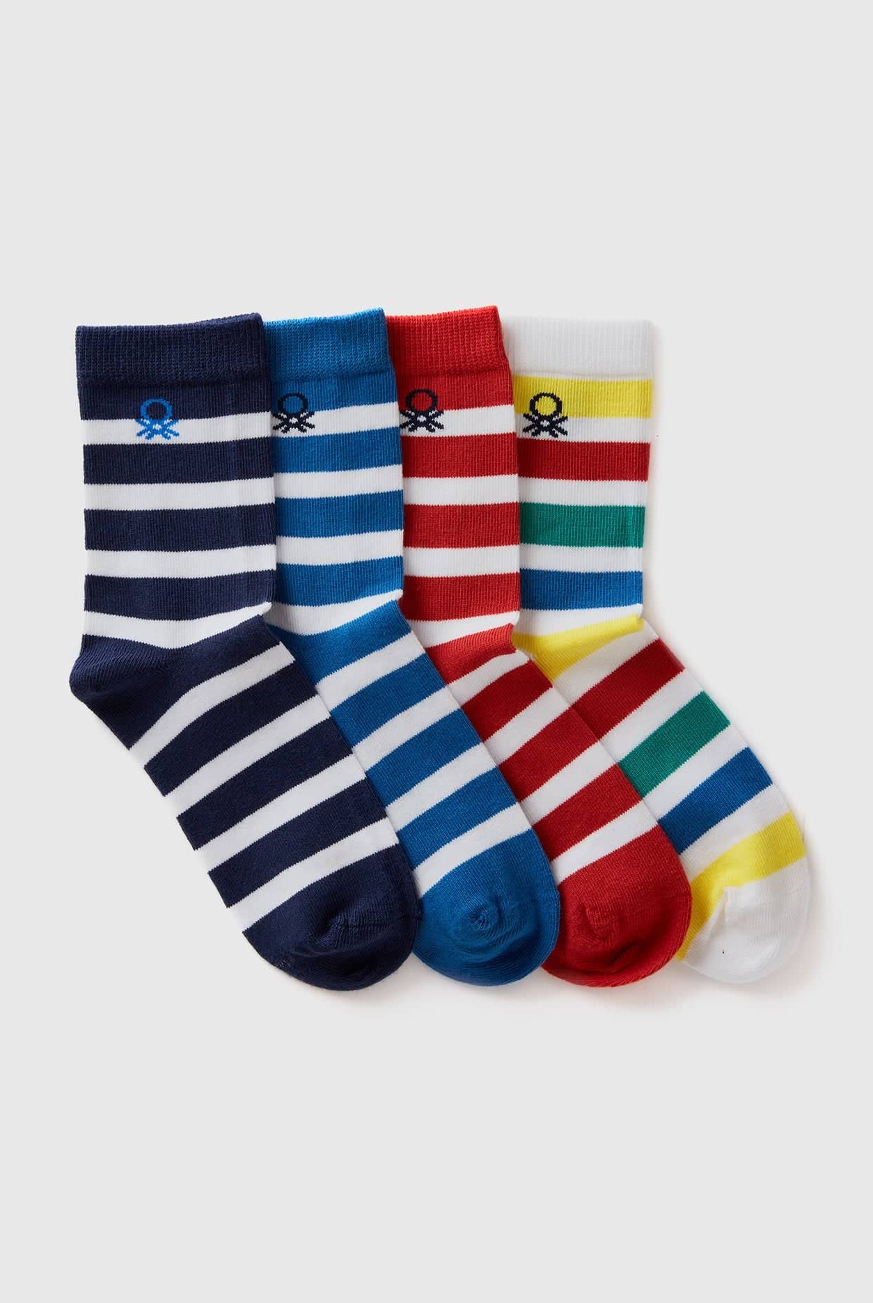 يونايتد كولورز اوف بينيتون عبوة من أربعة جوارب اطفالي جاكار ذات شعار