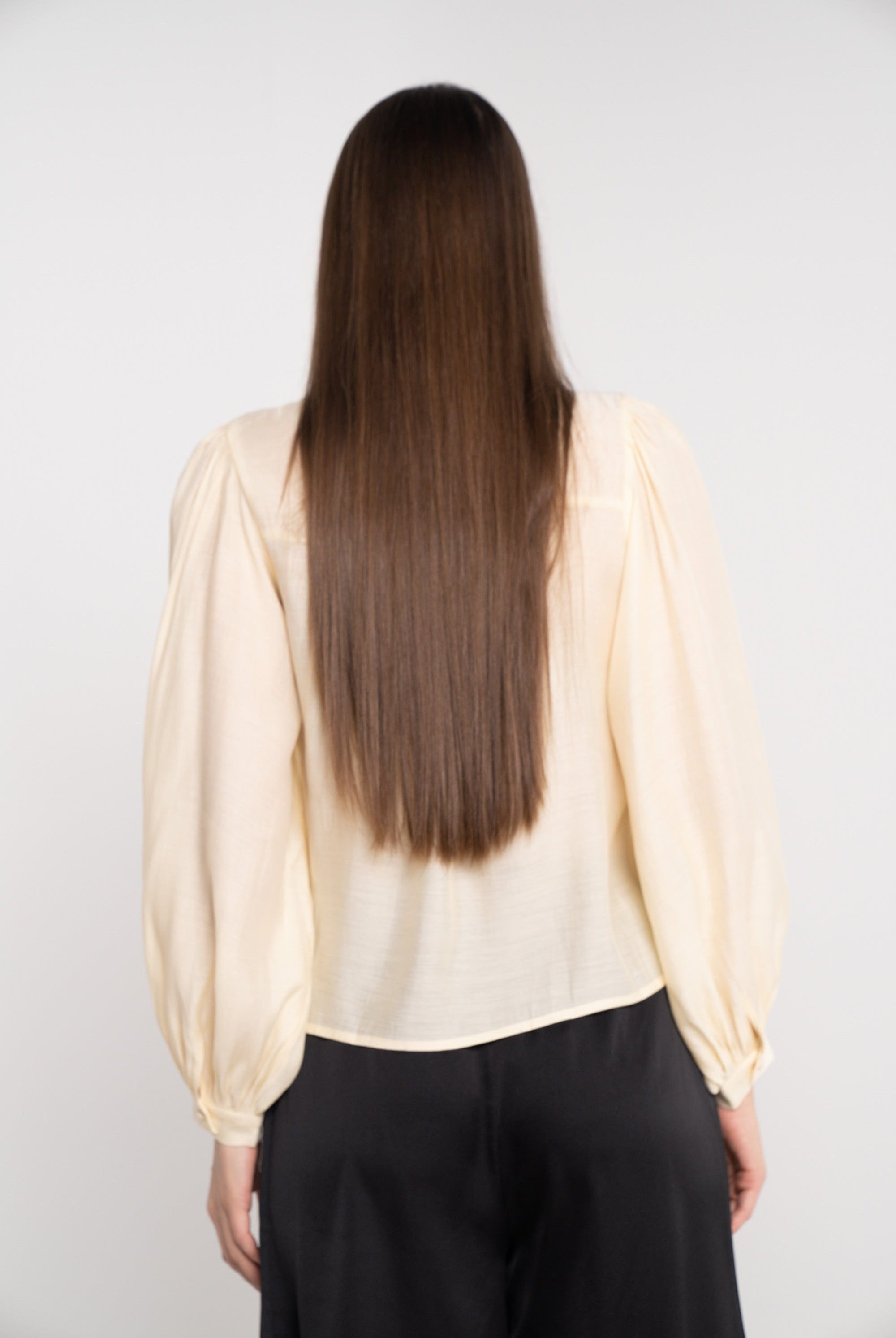 نتشي بلوزة سادة أكمام طويلة بف