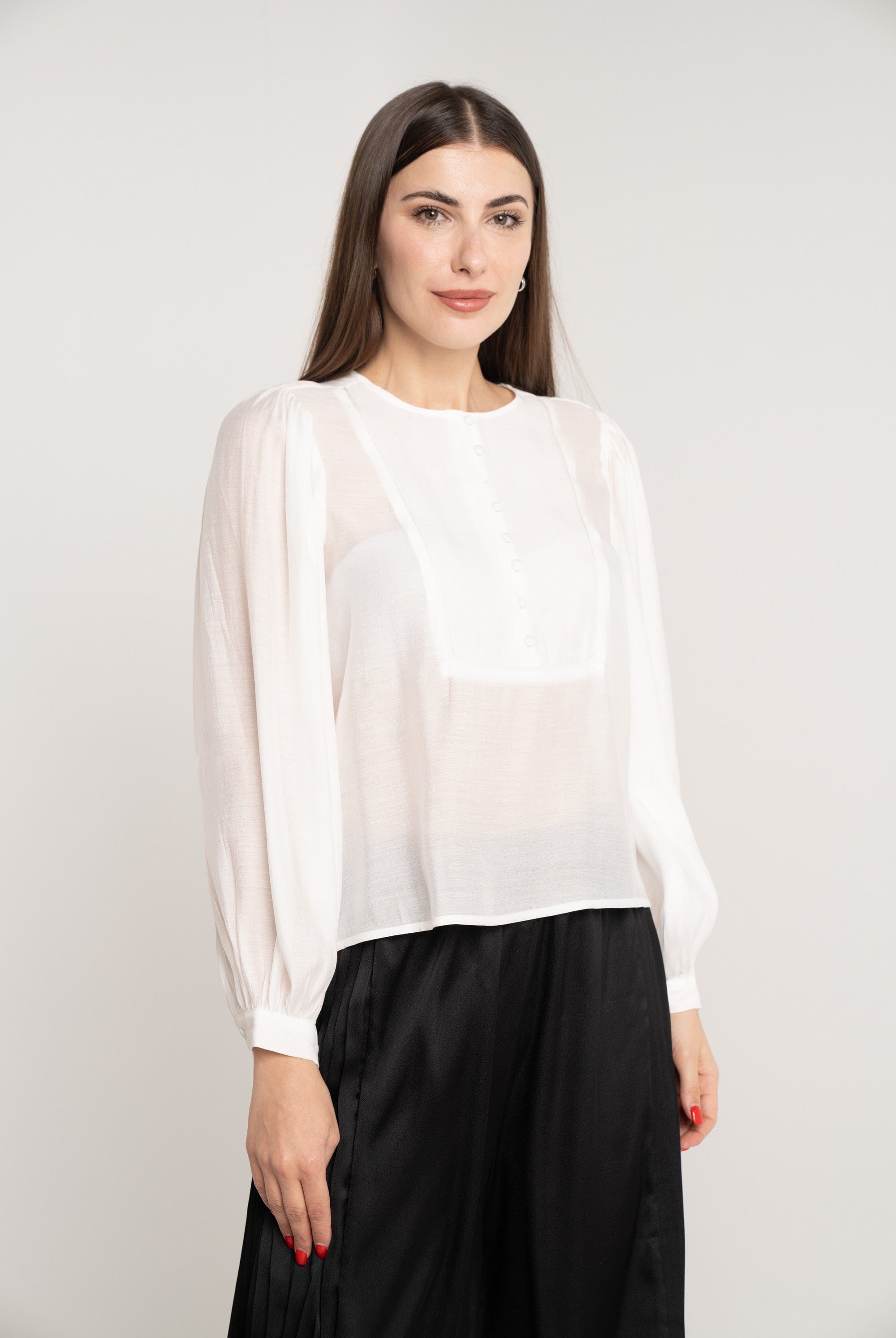 نتشي بلوزة سادة أكمام طويلة بف