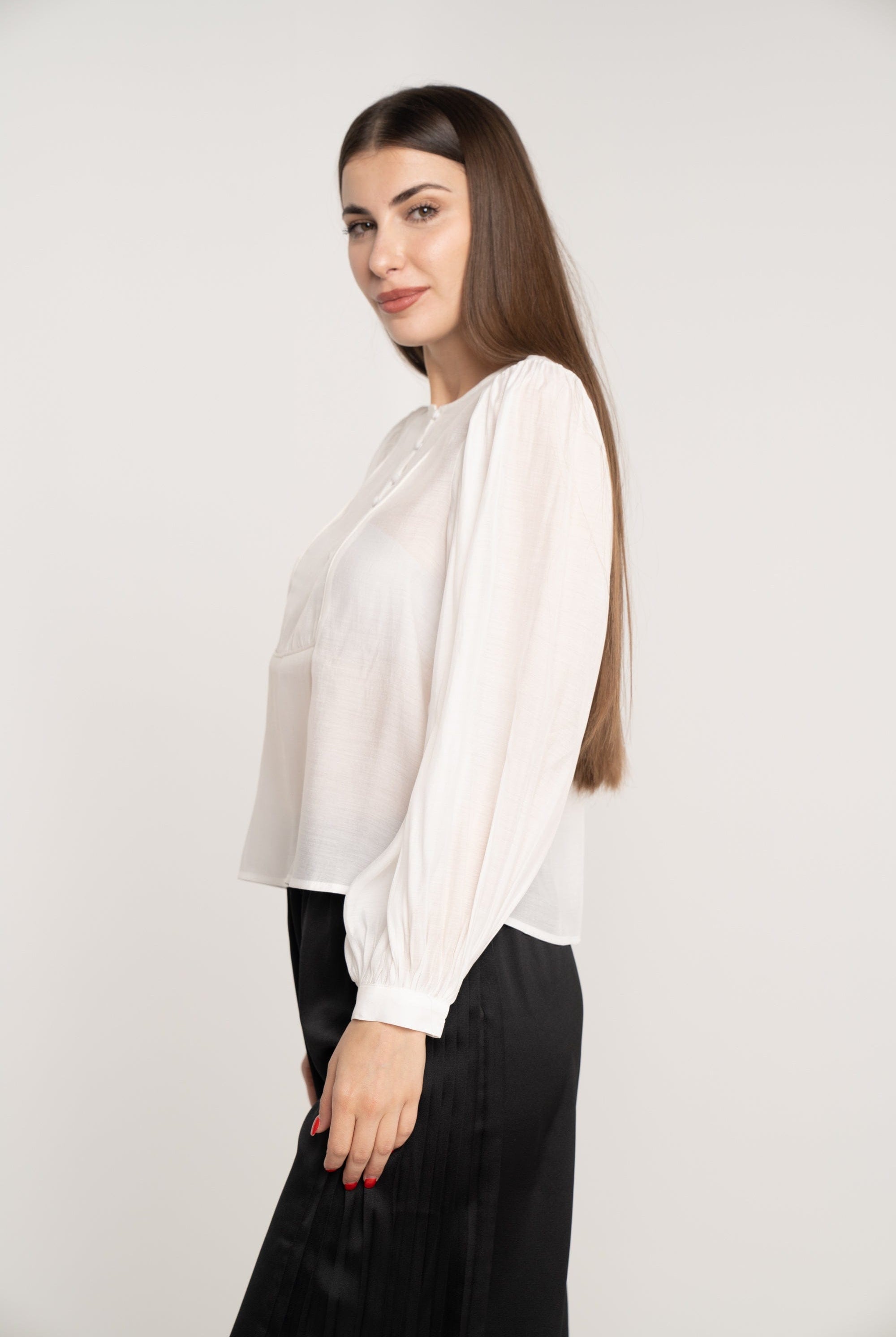 نتشي بلوزة سادة أكمام طويلة بف