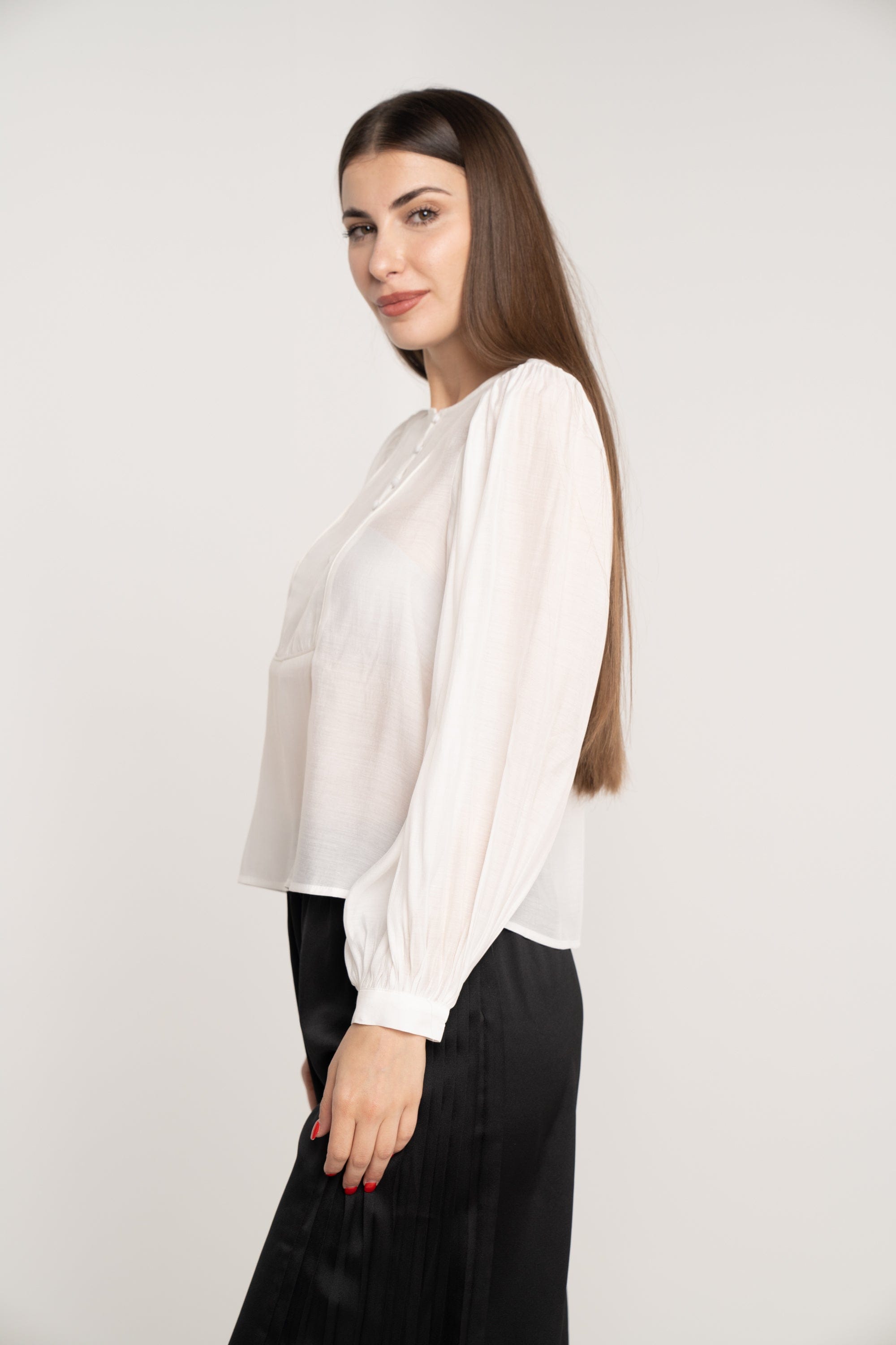 نتشي بلوزة سادة أكمام طويلة بف