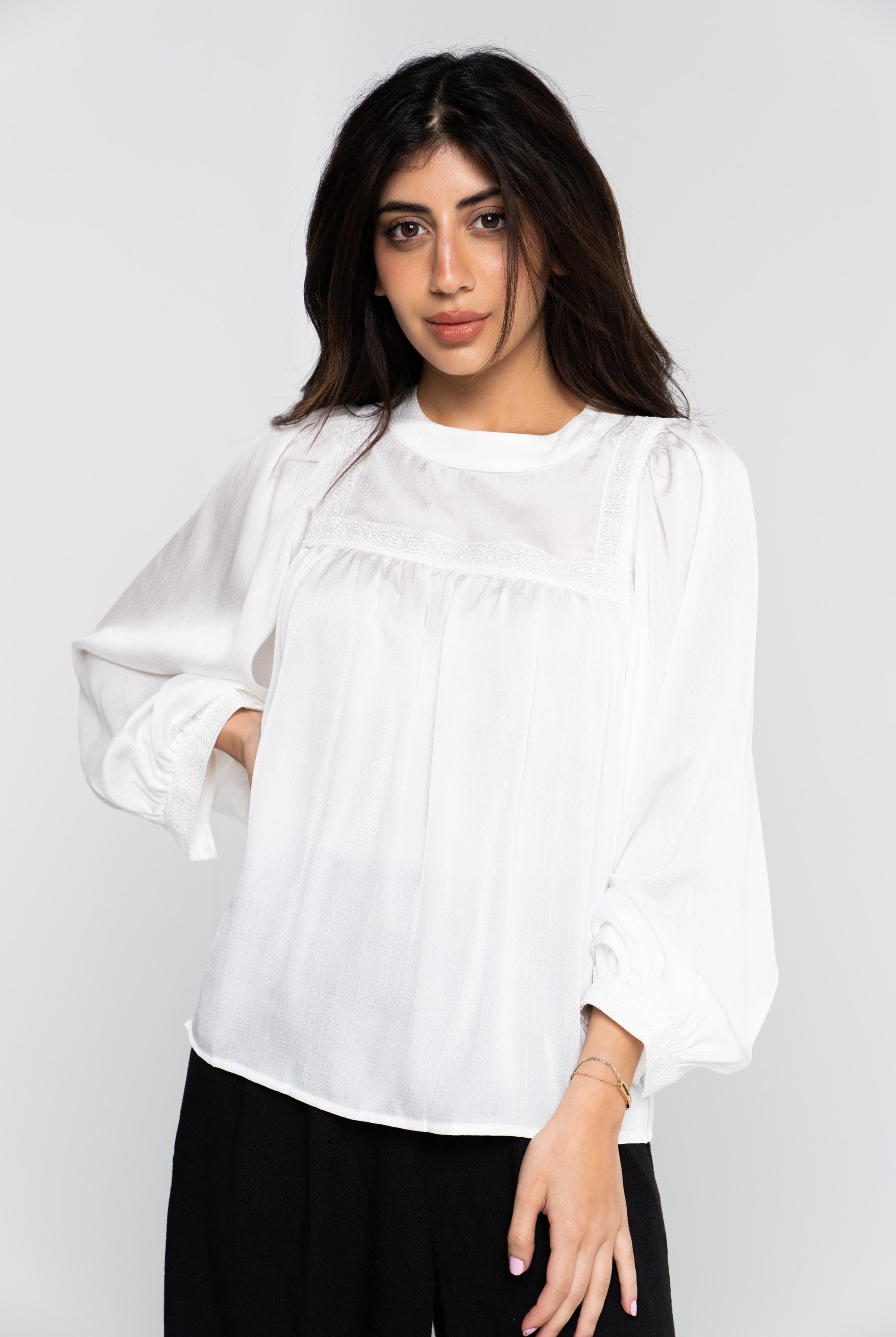 نتشي بلوزة سادة أكمام طويلة بف