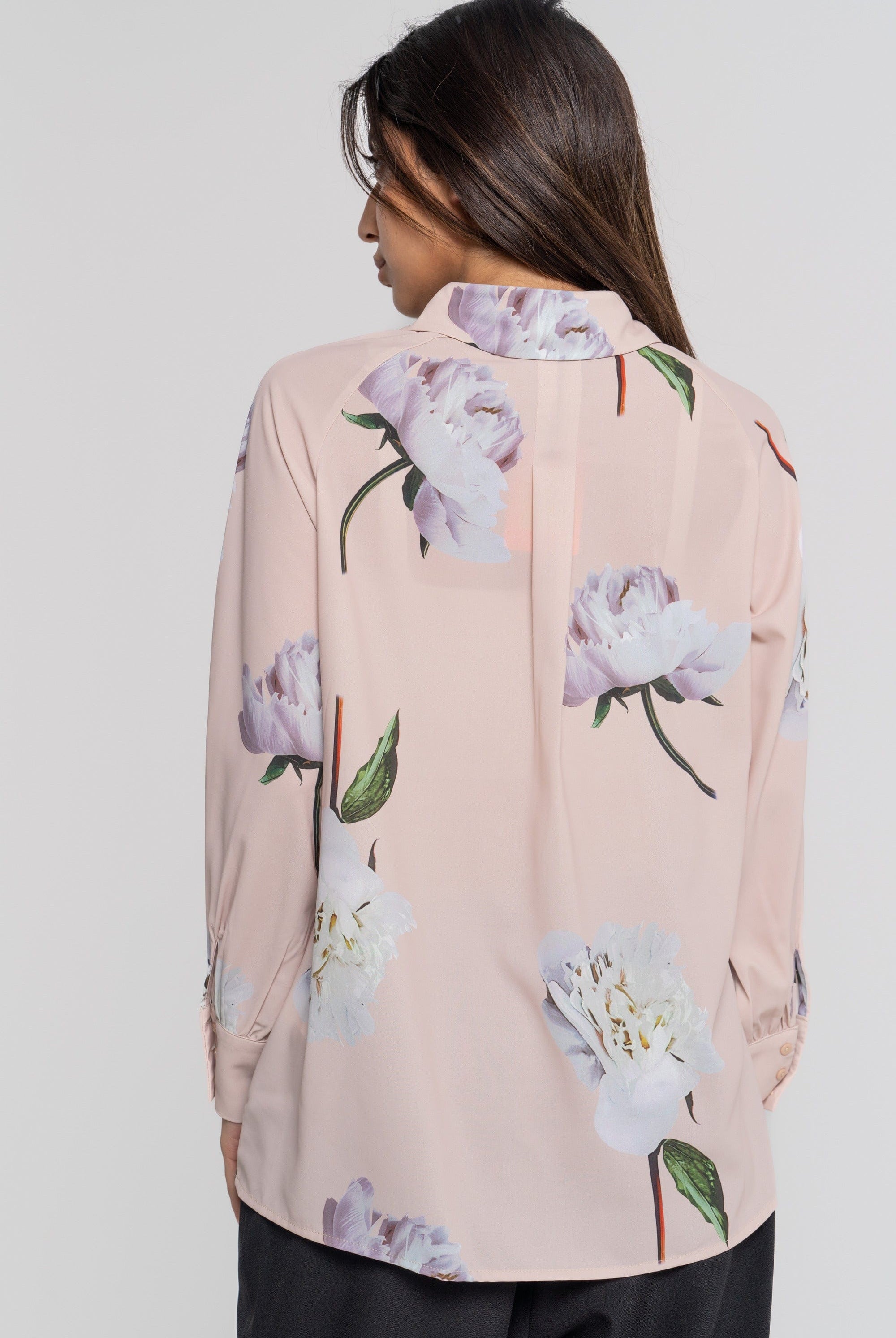 نتشي قميص نسائي مشجر بياقة عريضه بأكمام طويلة