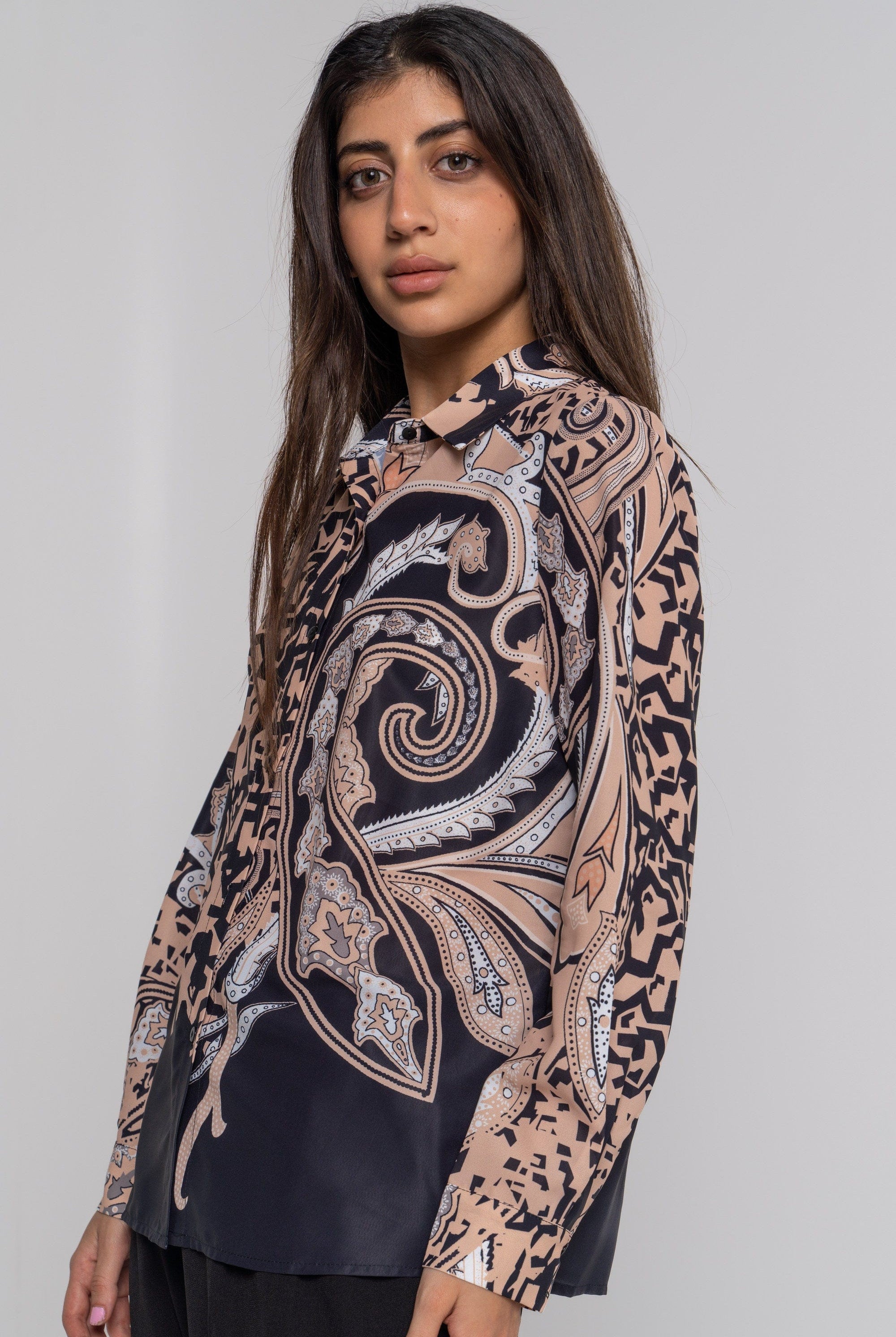 نتشي قميص نسائي منقوش بأكمام طويلة