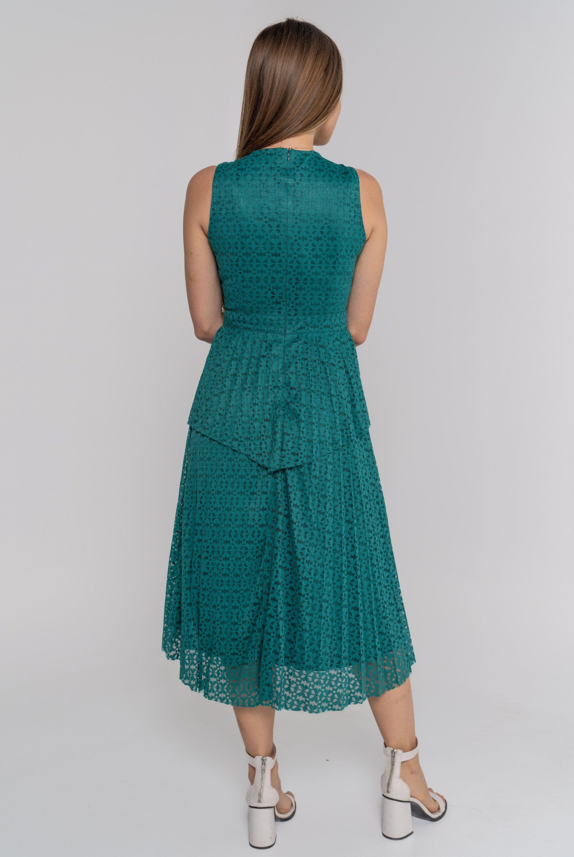 نتشي فستان منقوش بليسيه بطبقة علوية ميدي بلا أكمام