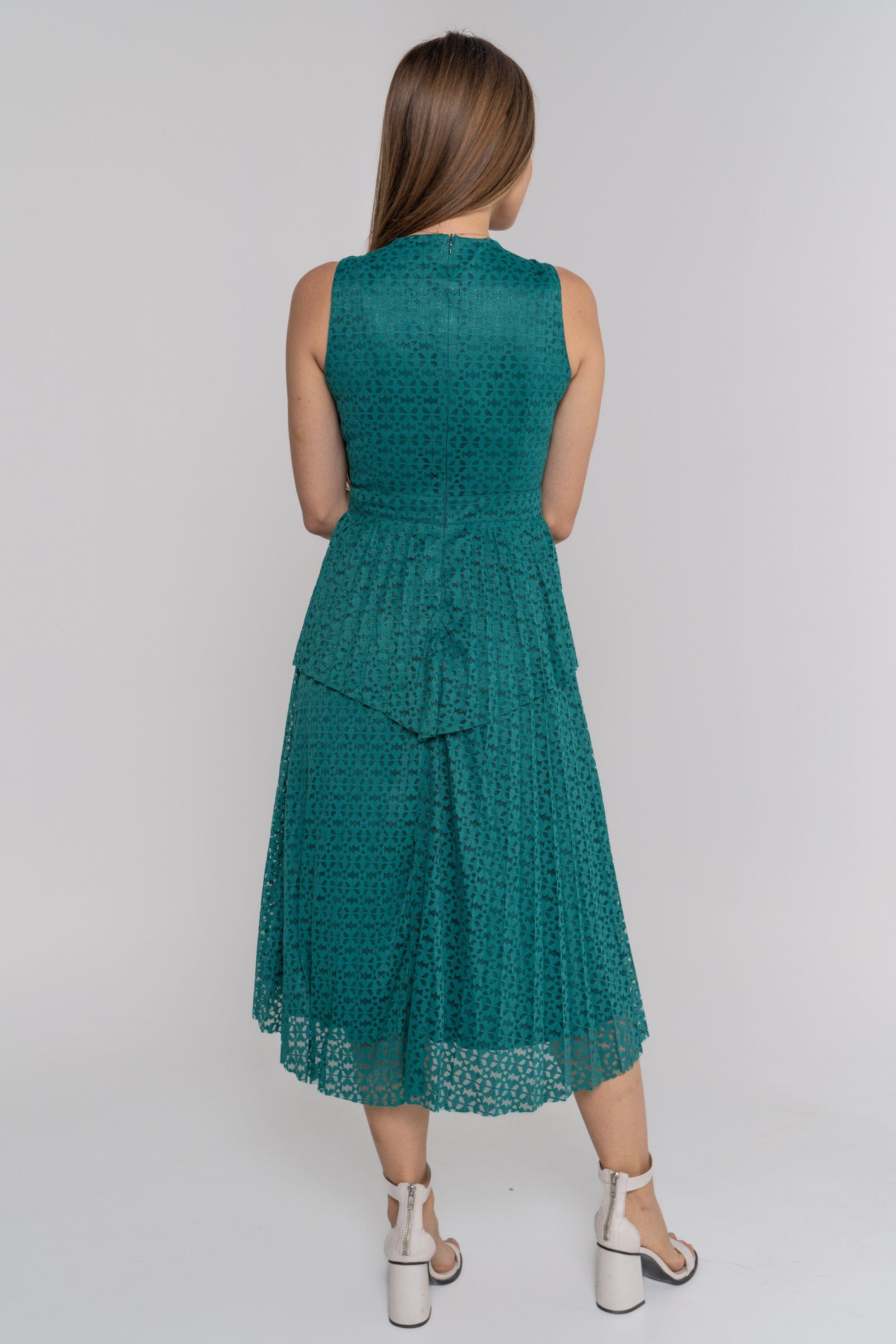 نتشي فستان منقوش بليسيه بطبقة علوية ميدي بلا أكمام