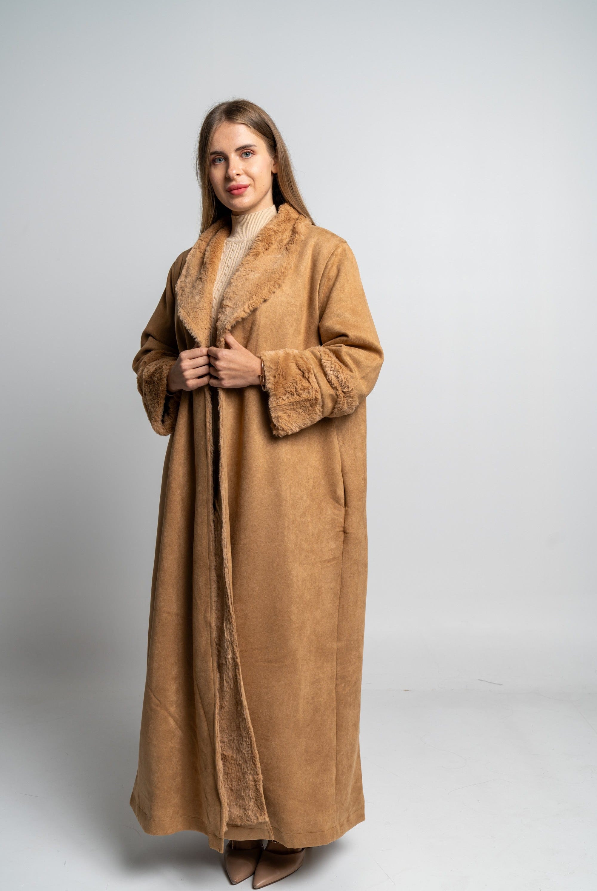 نتشي جاكيت طويل بياقة فرو كم طويل نسائي