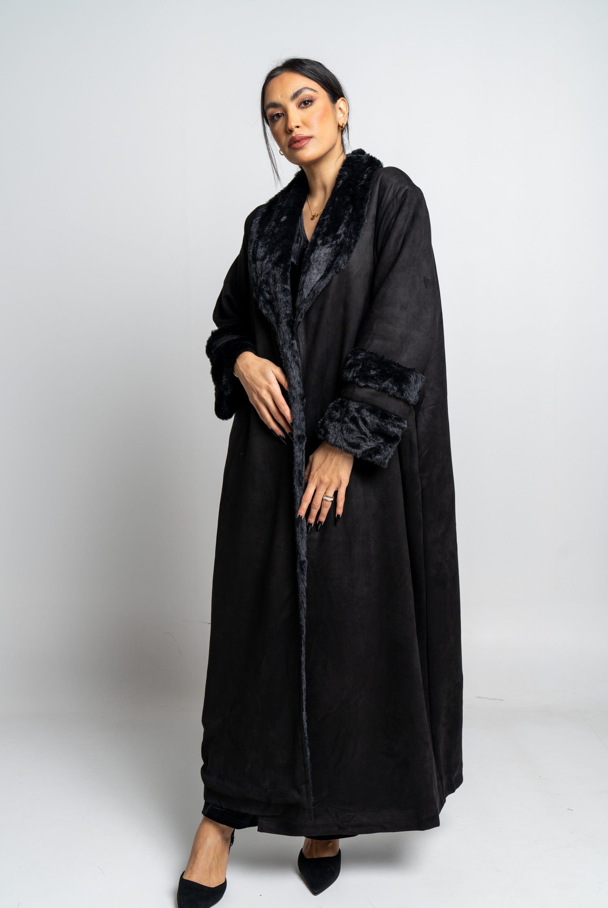 نتشي جاكيت طويل بياقة فرو كم طويل نسائي