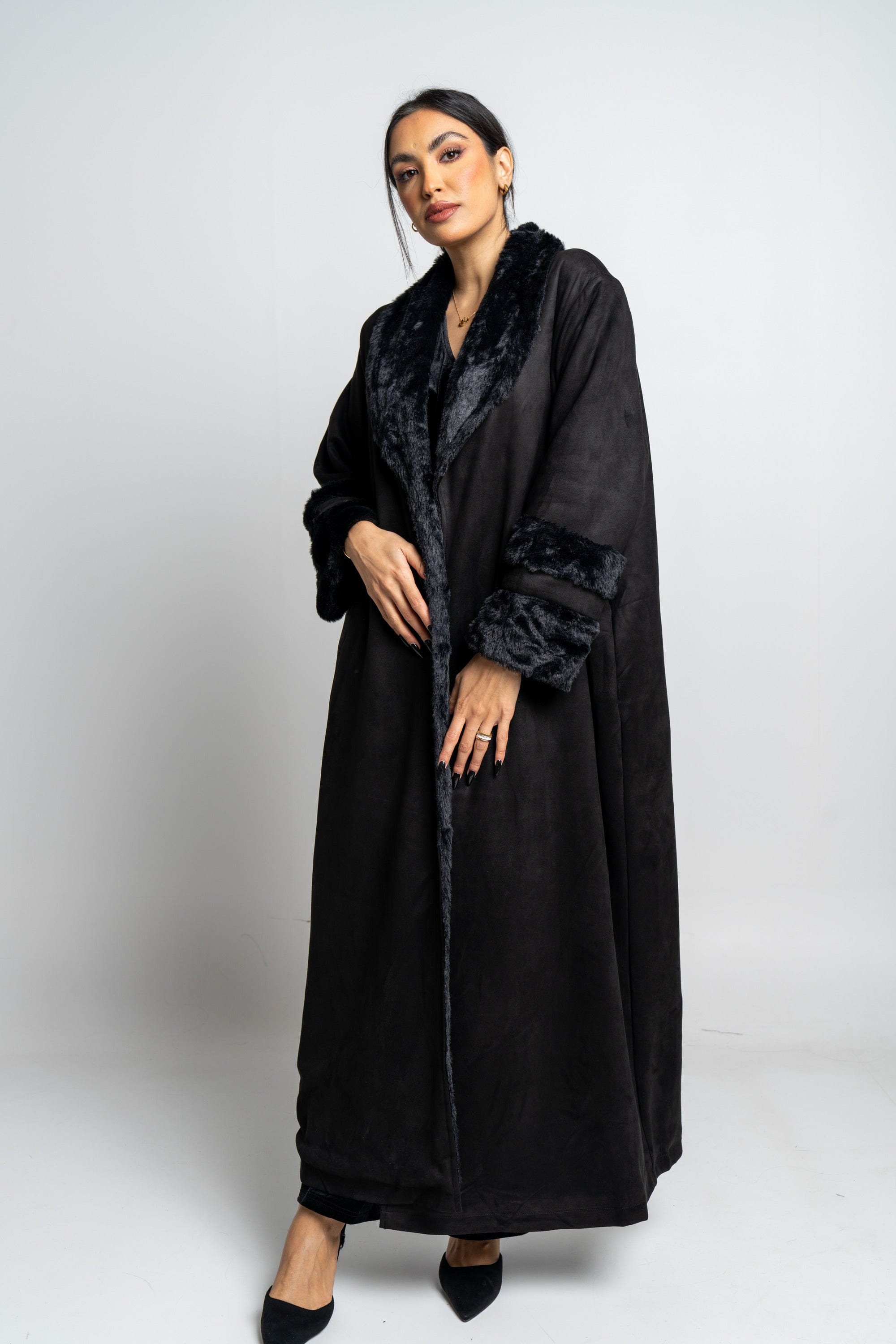 نتشي جاكيت طويل بياقة فرو كم طويل نسائي