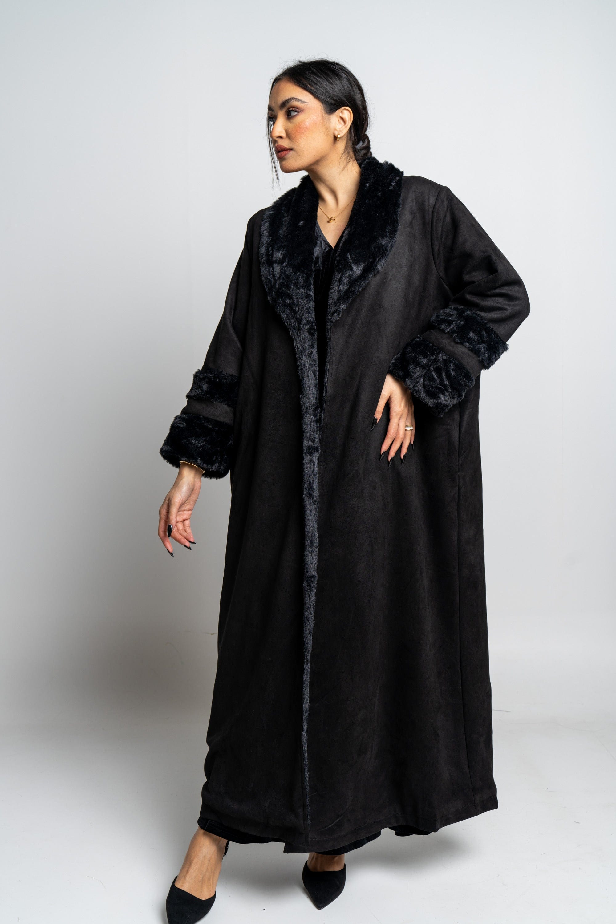 نتشي جاكيت طويل بياقة فرو كم طويل نسائي