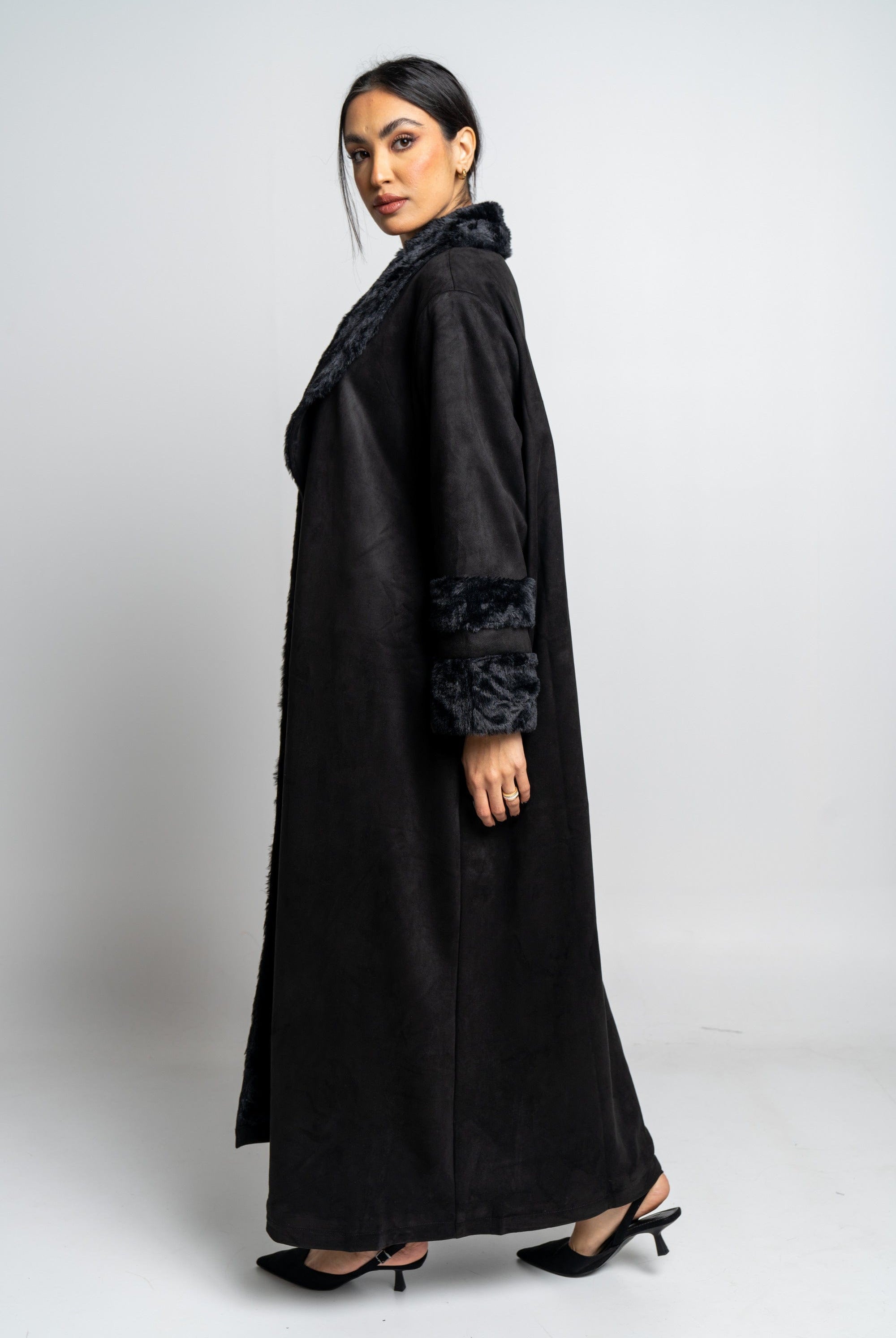 نتشي جاكيت طويل بياقة فرو كم طويل نسائي