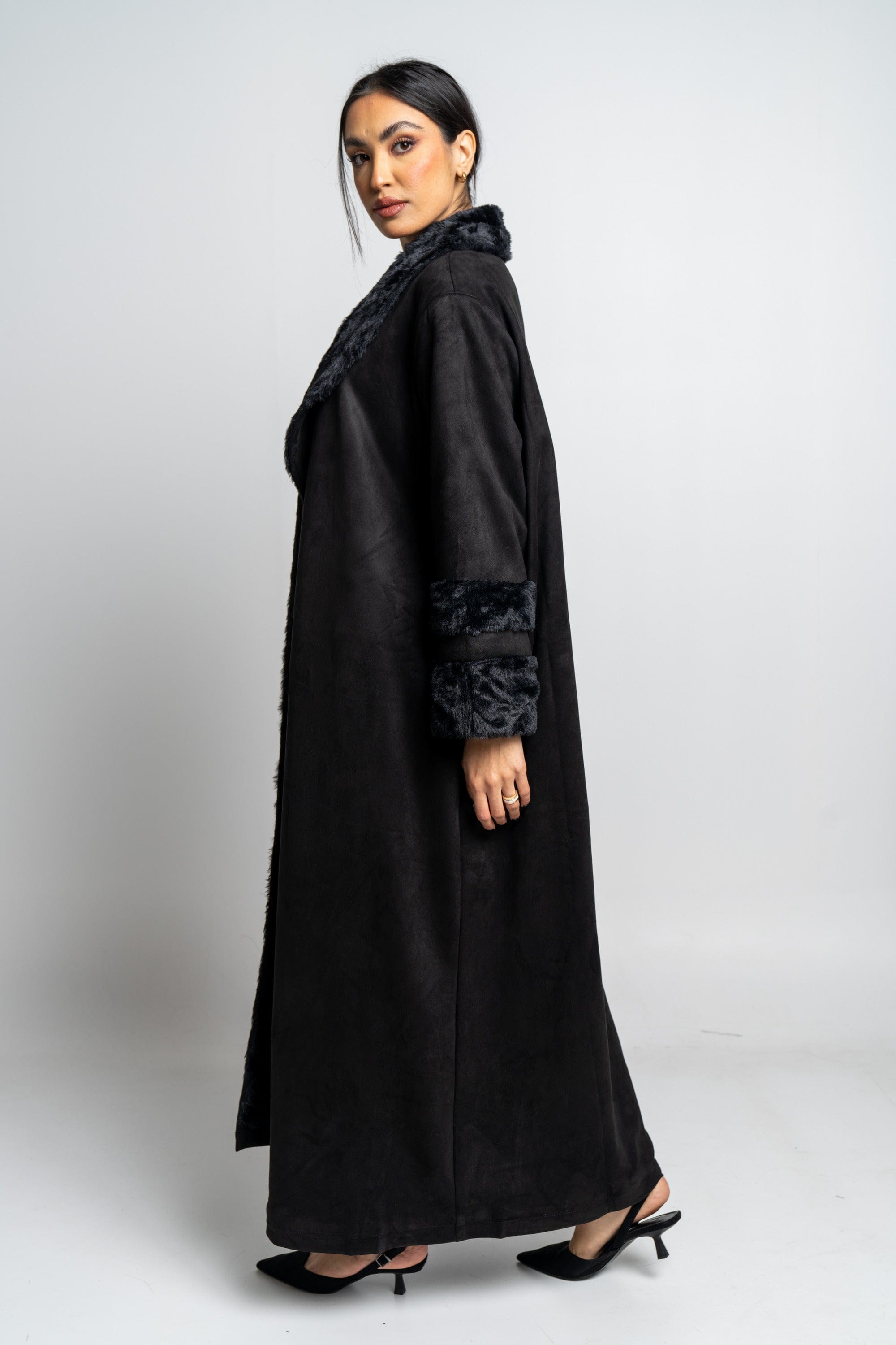 نتشي جاكيت طويل بياقة فرو كم طويل نسائي