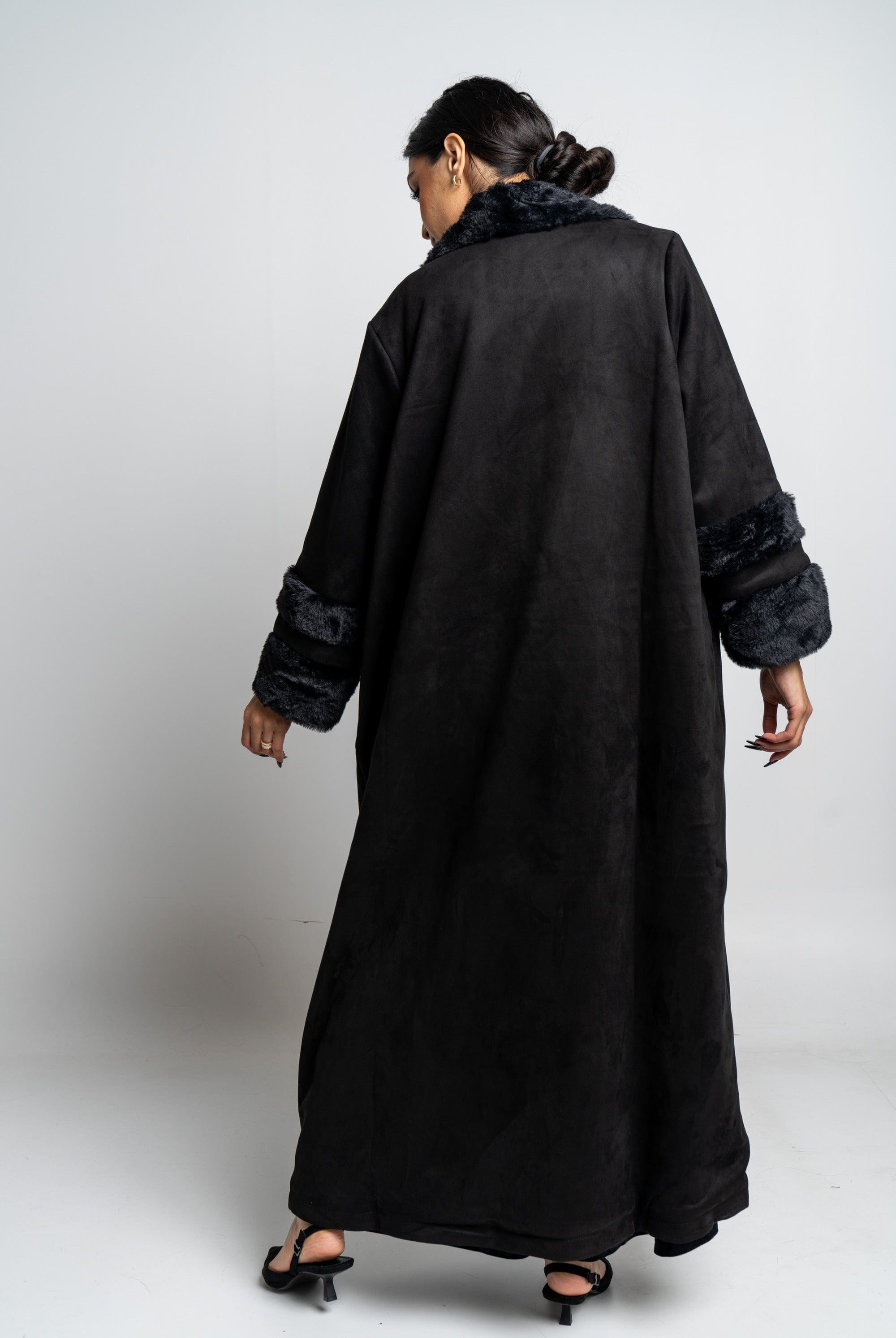 نتشي جاكيت طويل بياقة فرو كم طويل نسائي