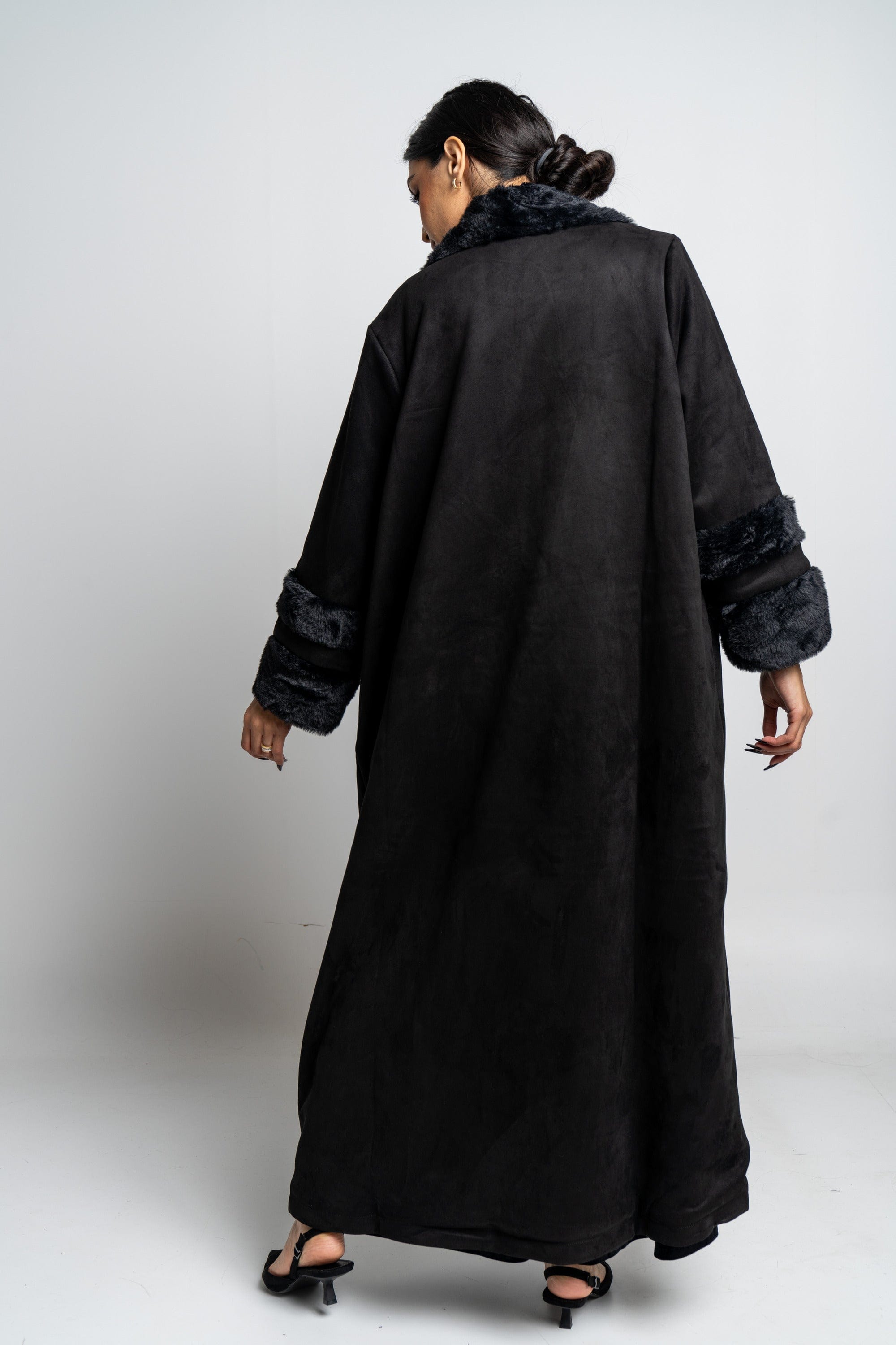 نتشي جاكيت طويل بياقة فرو كم طويل نسائي