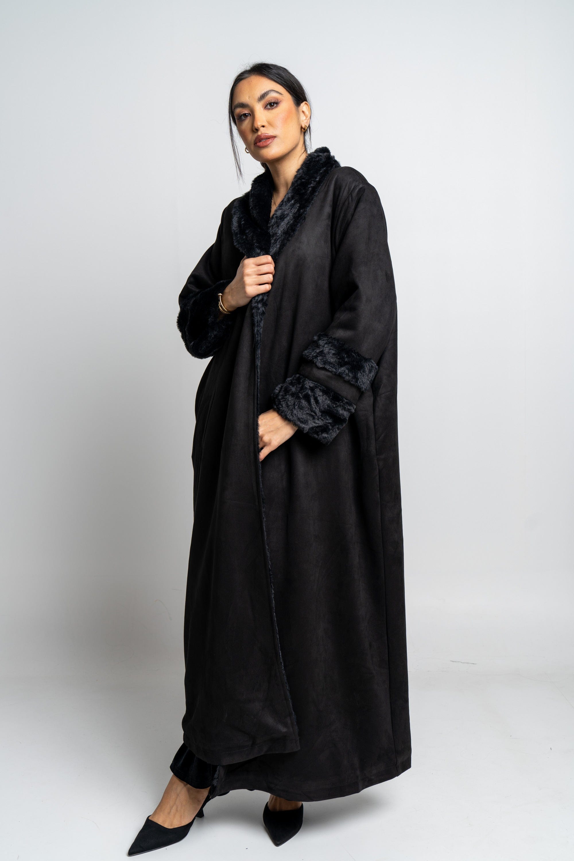 نتشي جاكيت طويل بياقة فرو كم طويل نسائي