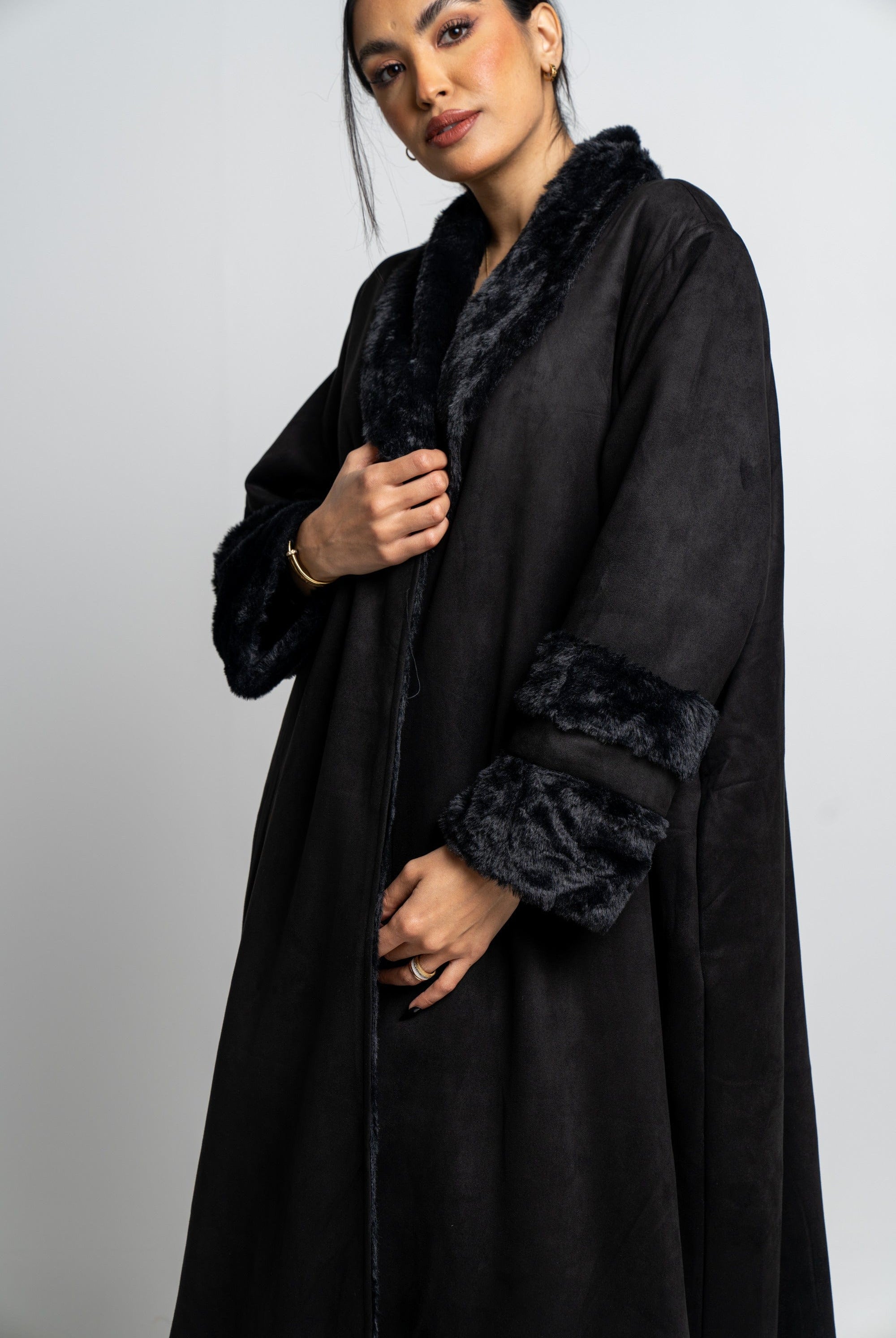 نتشي جاكيت طويل بياقة فرو كم طويل نسائي