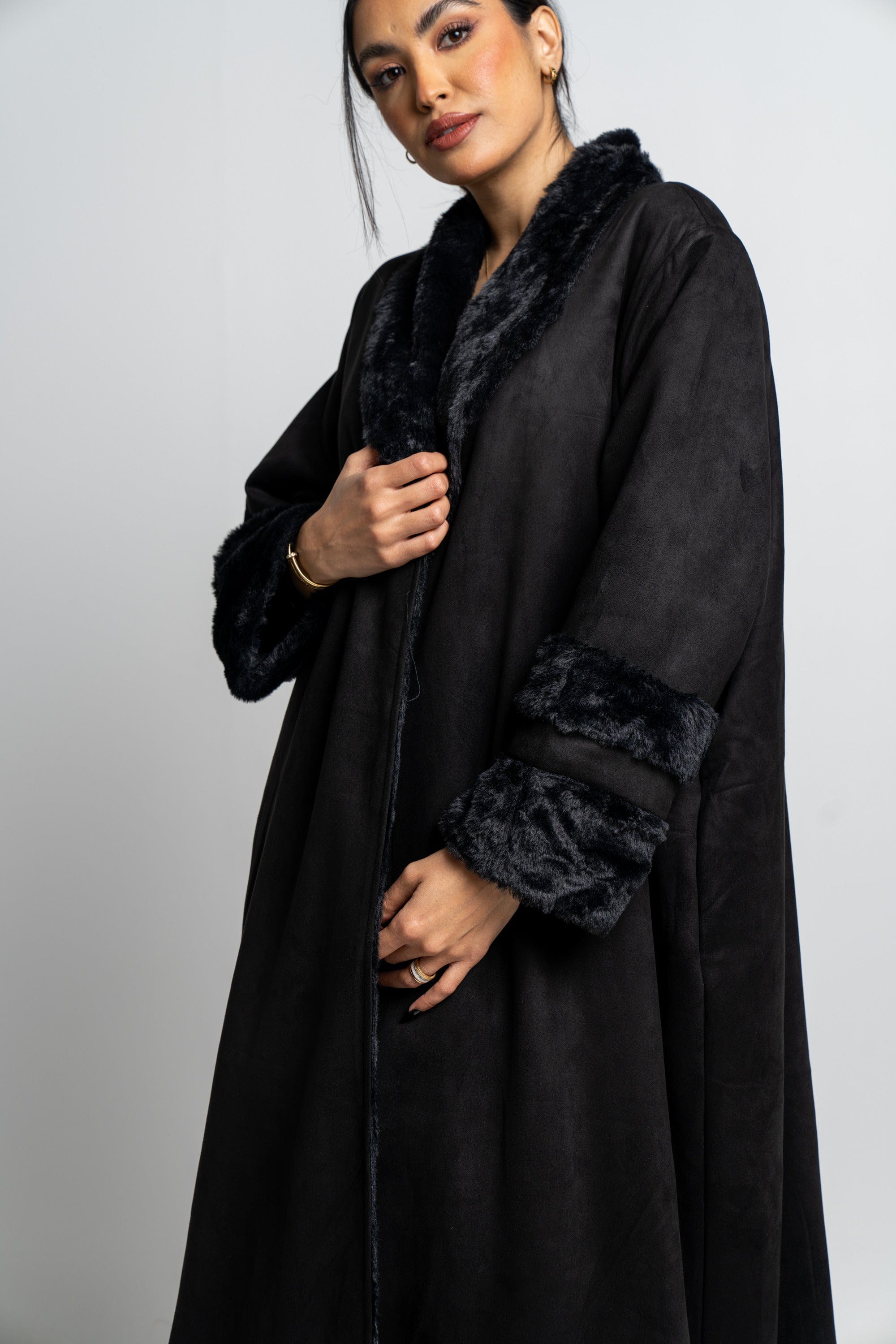 نتشي جاكيت طويل بياقة فرو كم طويل نسائي