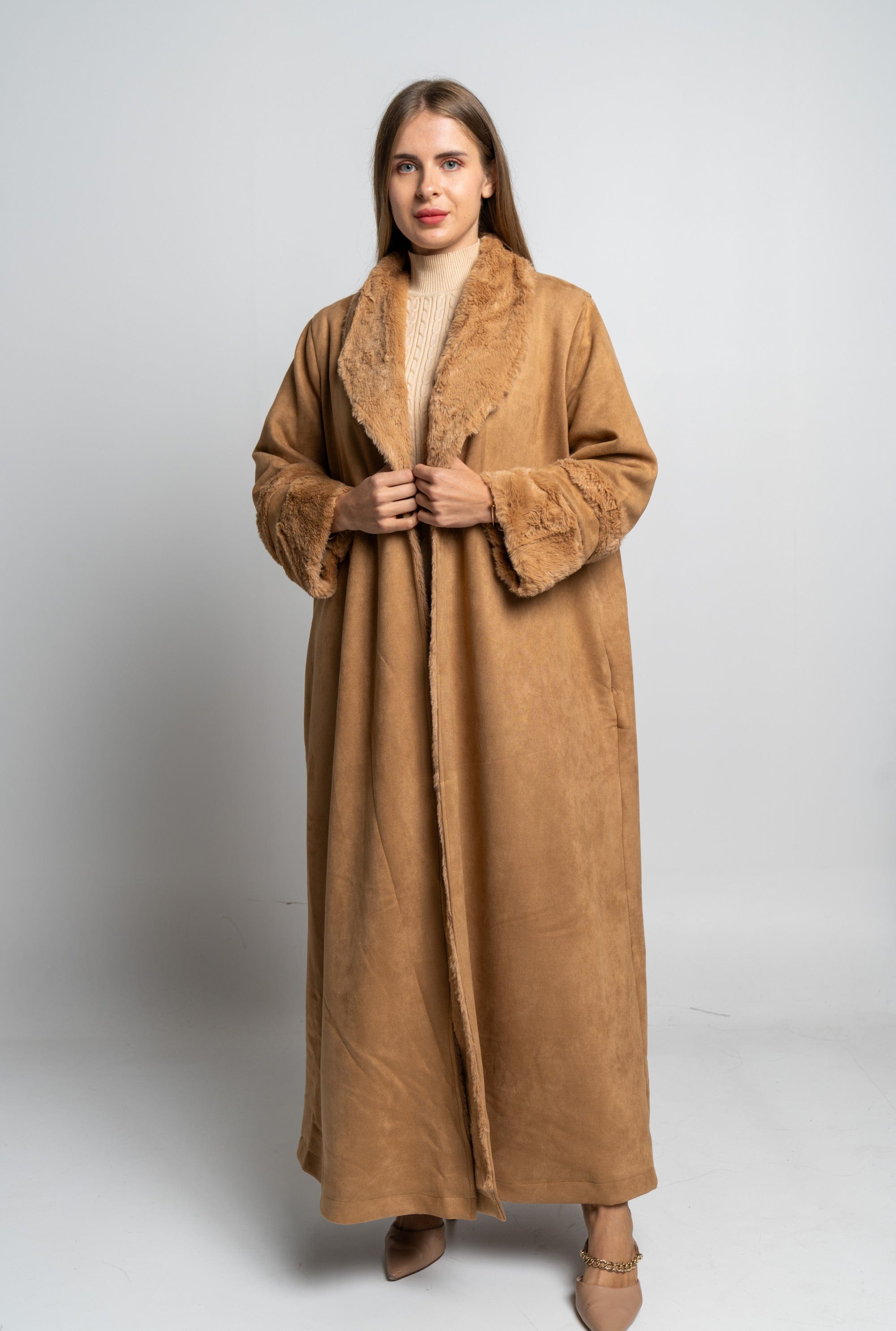 نتشي جاكيت طويل بياقة فرو كم طويل نسائي