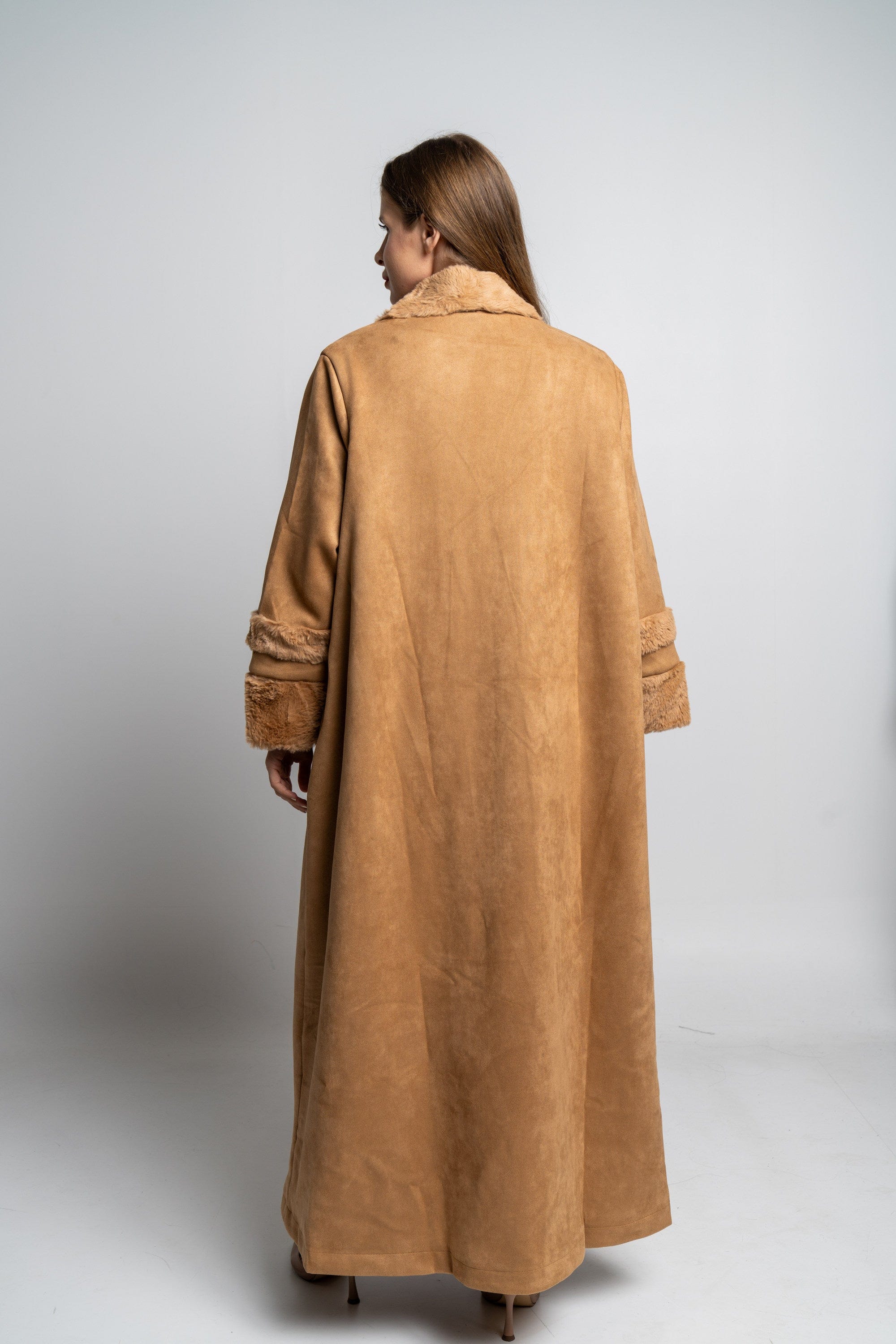 نتشي جاكيت طويل بياقة فرو كم طويل نسائي