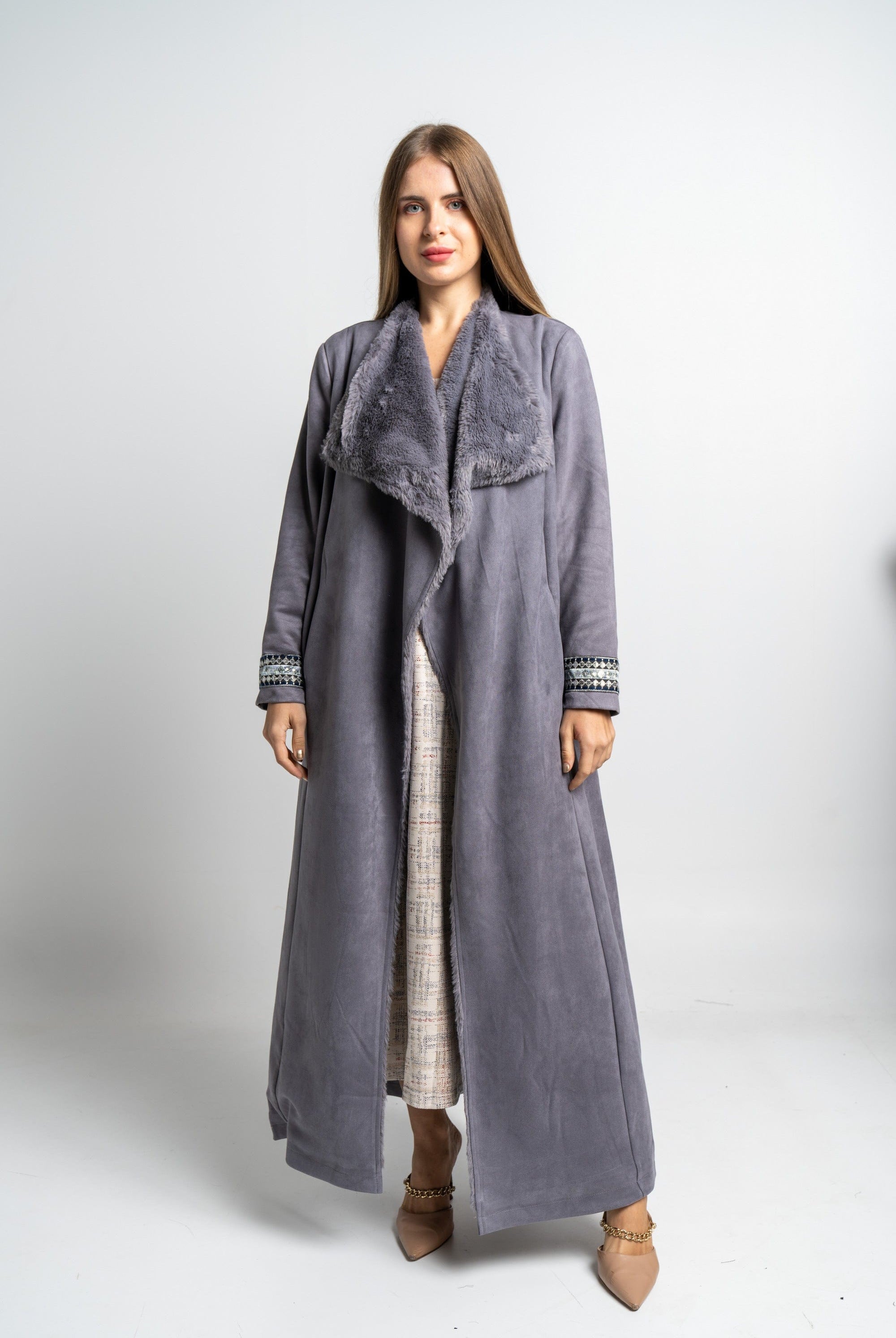 نتشي جاكيت نسائي طويل بياقة فرو كم طويل