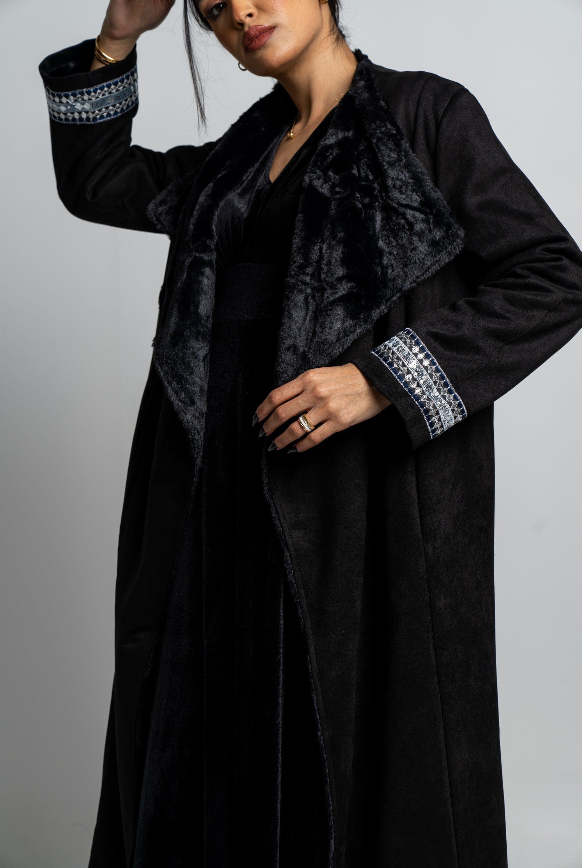 نتشي جاكيت نسائي طويل بياقة فرو كم طويل