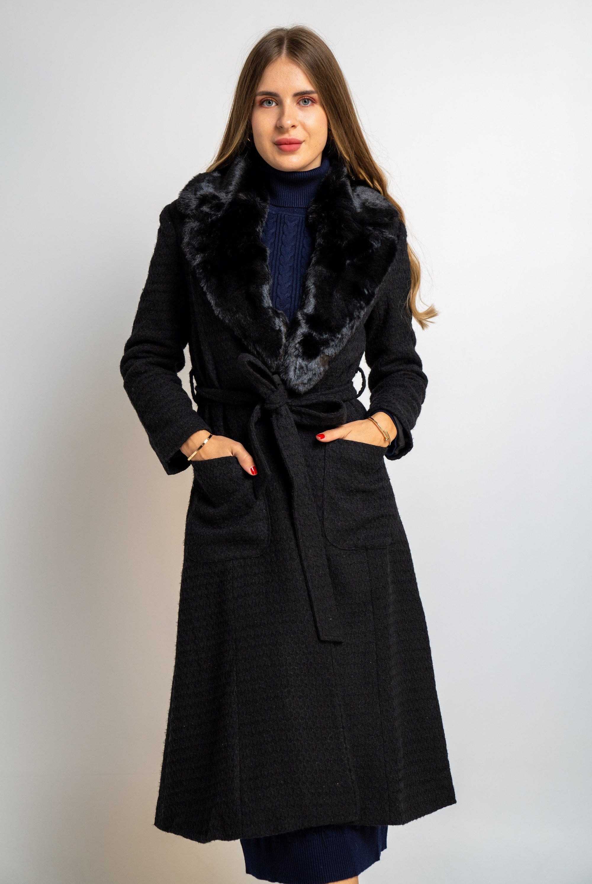 نتشي بالطو طويل برباط كم طويل نسائي أسود