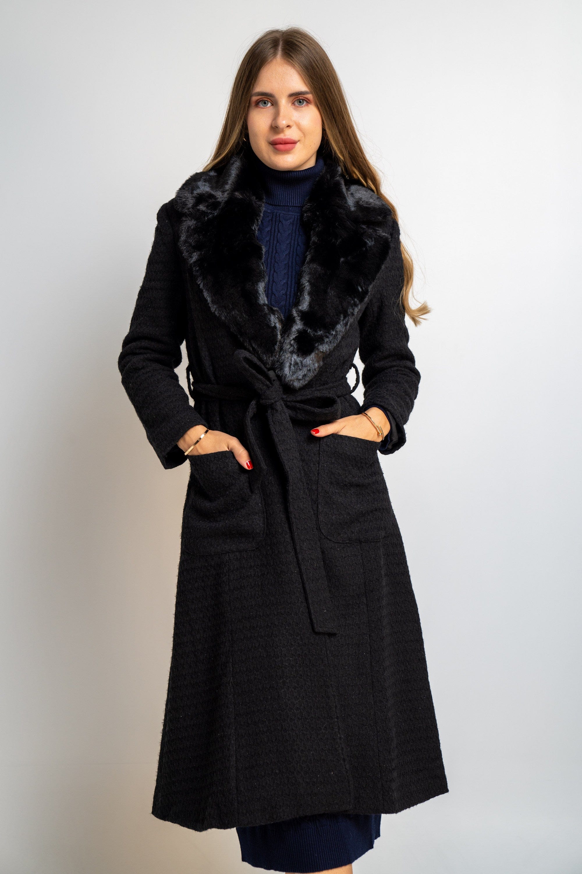 نتشي بالطو طويل برباط كم طويل نسائي أسود