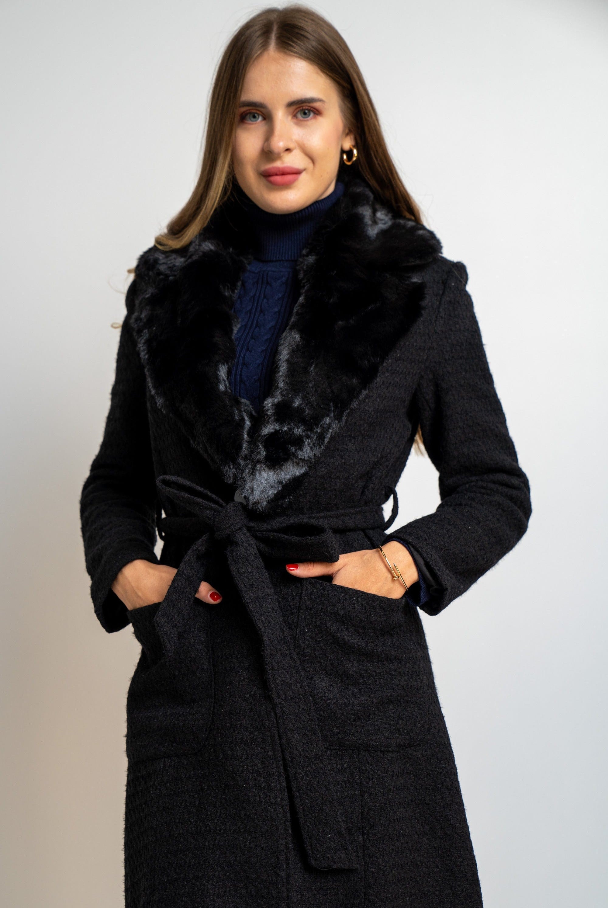 نتشي بالطو طويل برباط كم طويل نسائي أسود