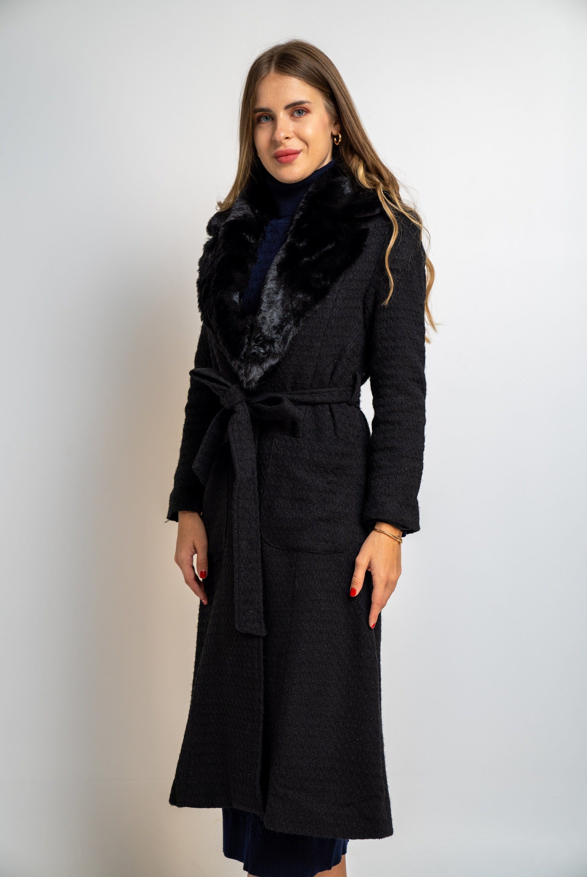 نتشي بالطو طويل برباط كم طويل نسائي أسود