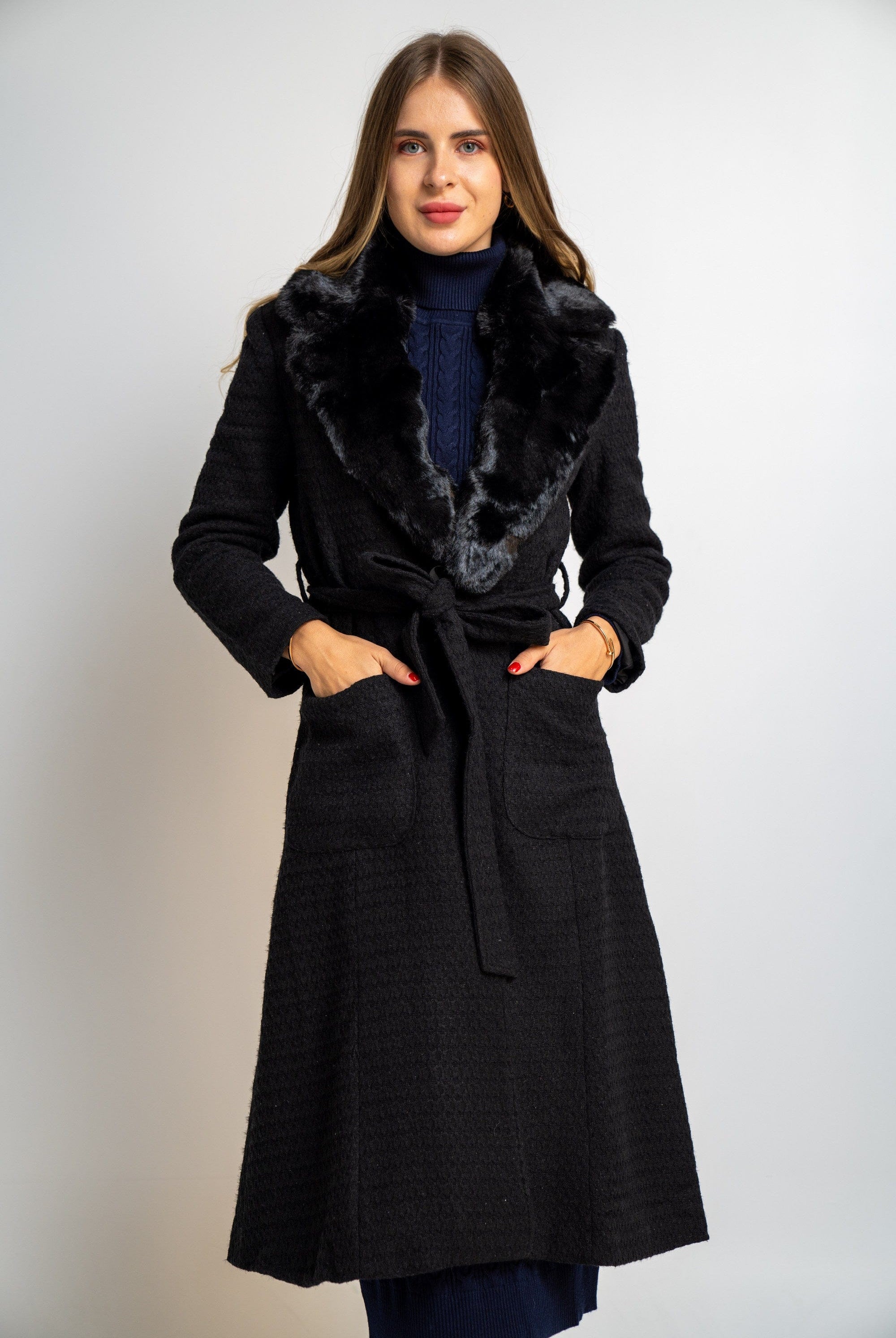 نتشي بالطو طويل برباط كم طويل نسائي أسود