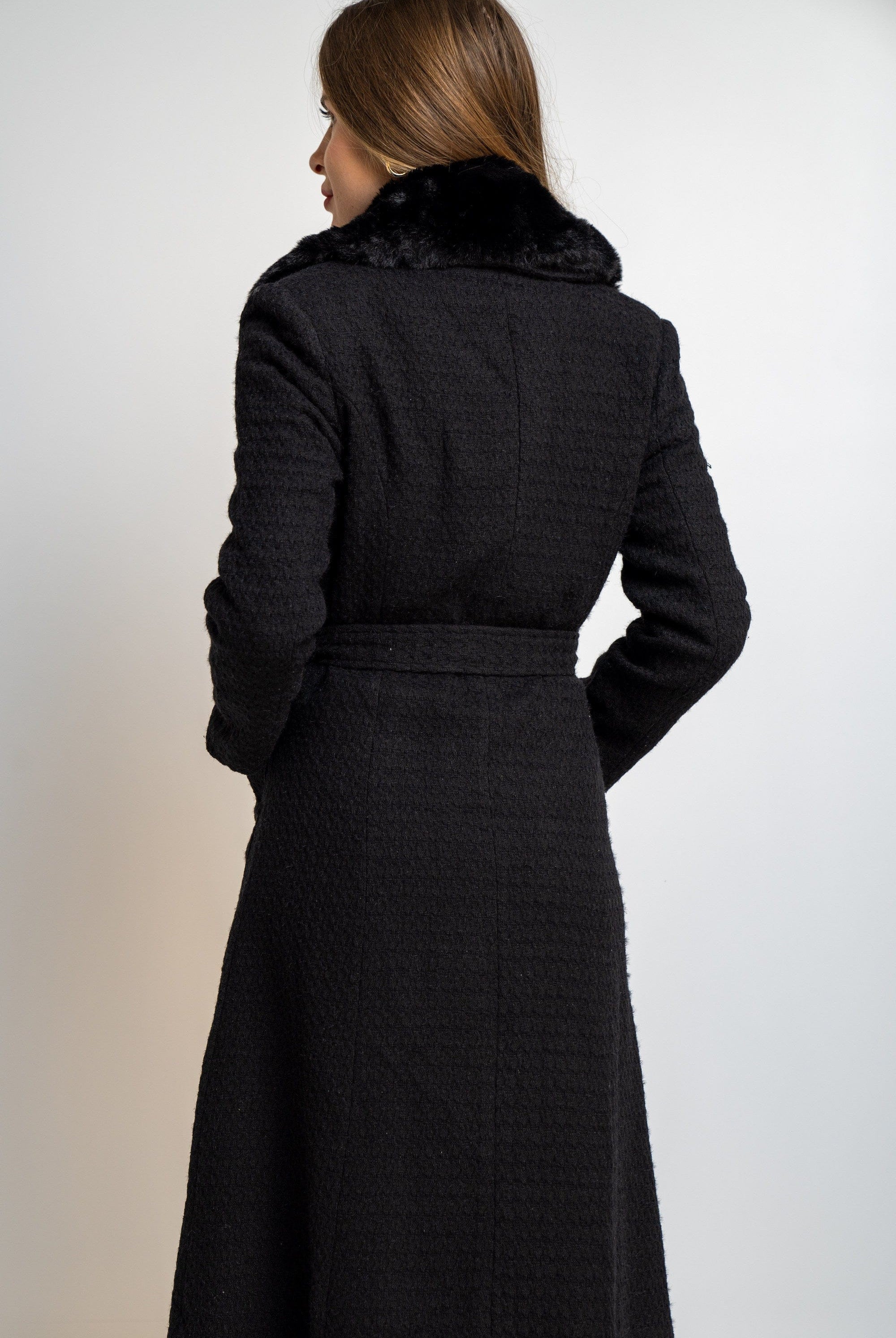 نتشي بالطو طويل برباط كم طويل نسائي أسود