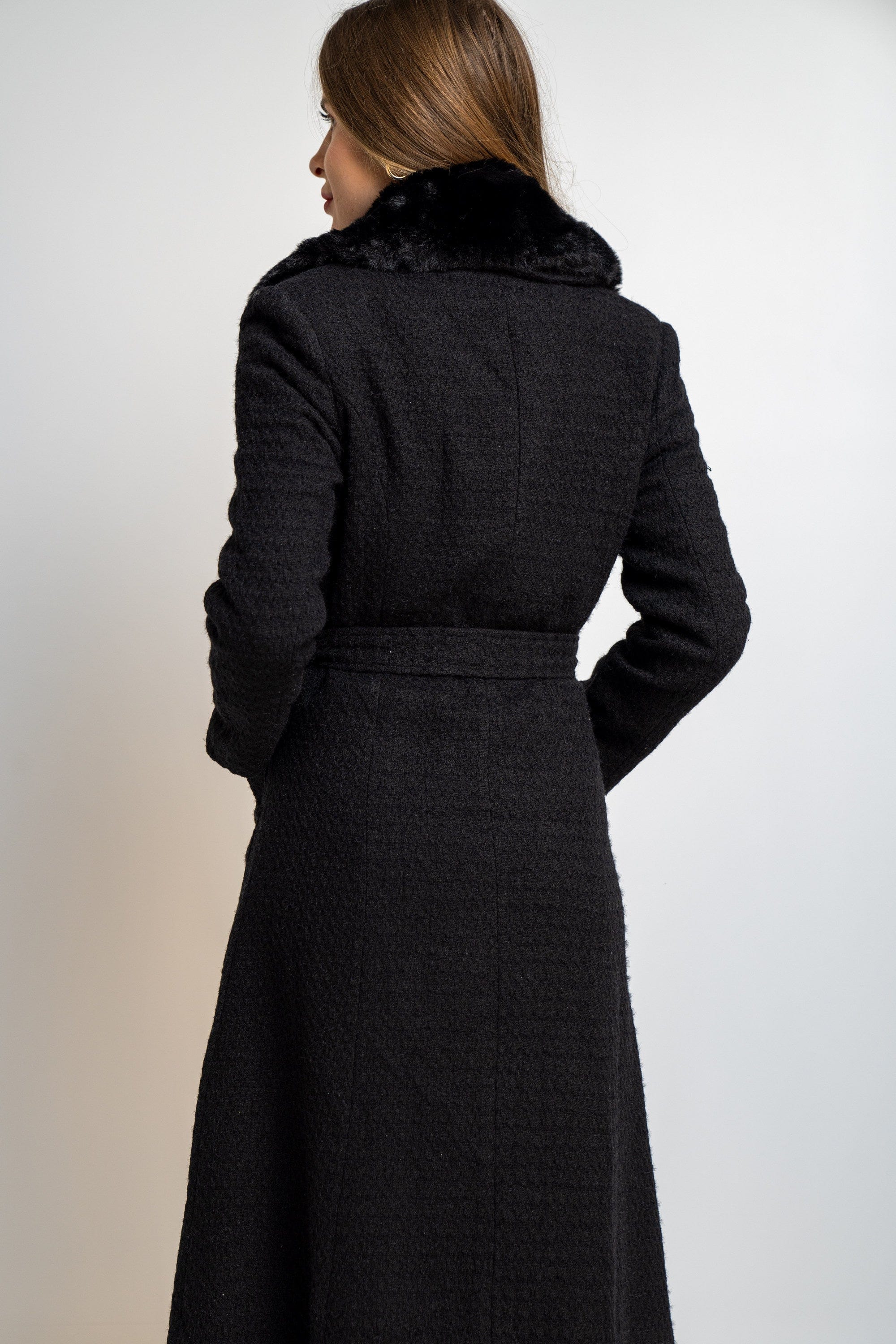 نتشي بالطو طويل برباط كم طويل نسائي أسود