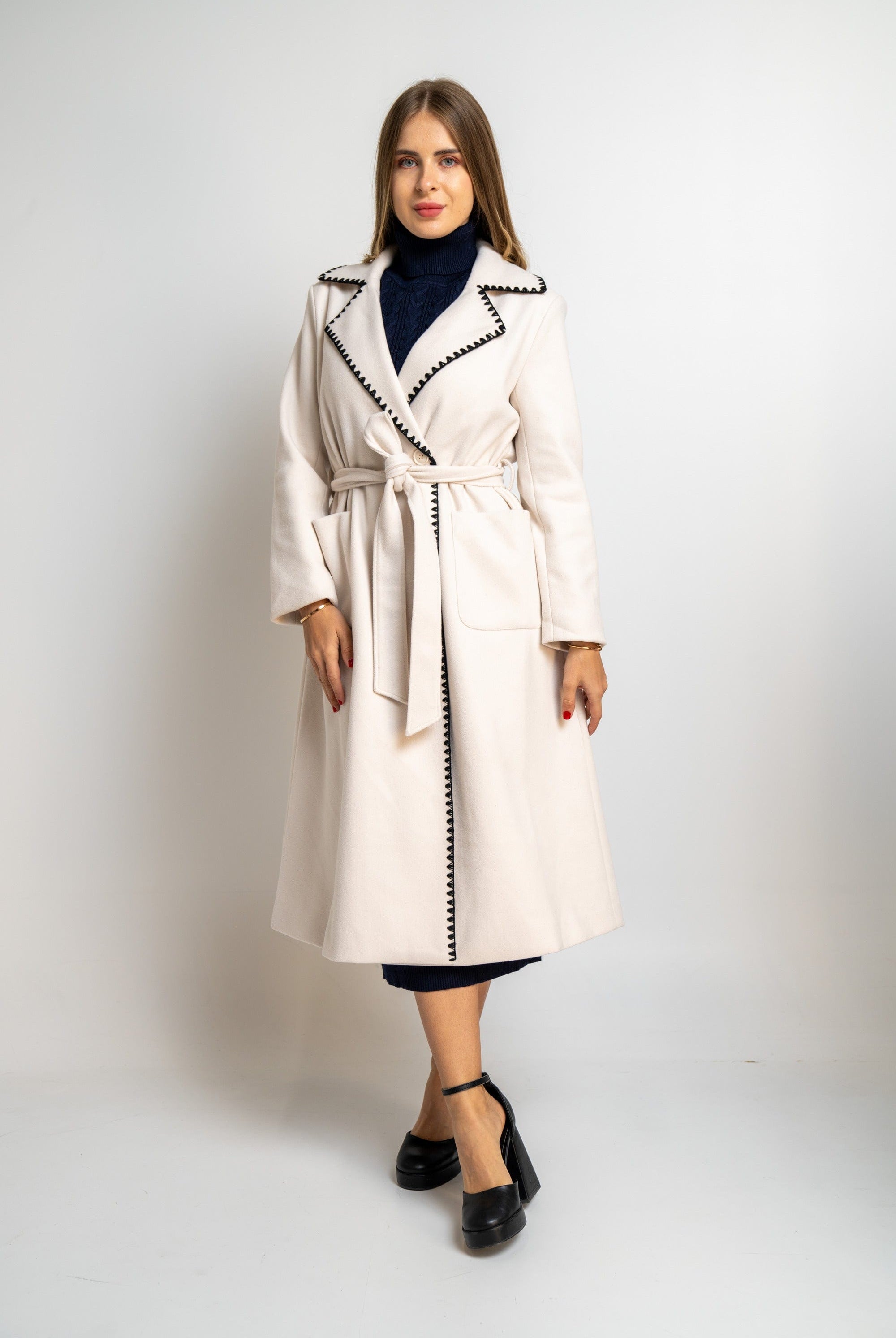 نتشي بالطو بخط محدد كم طويل نسائي