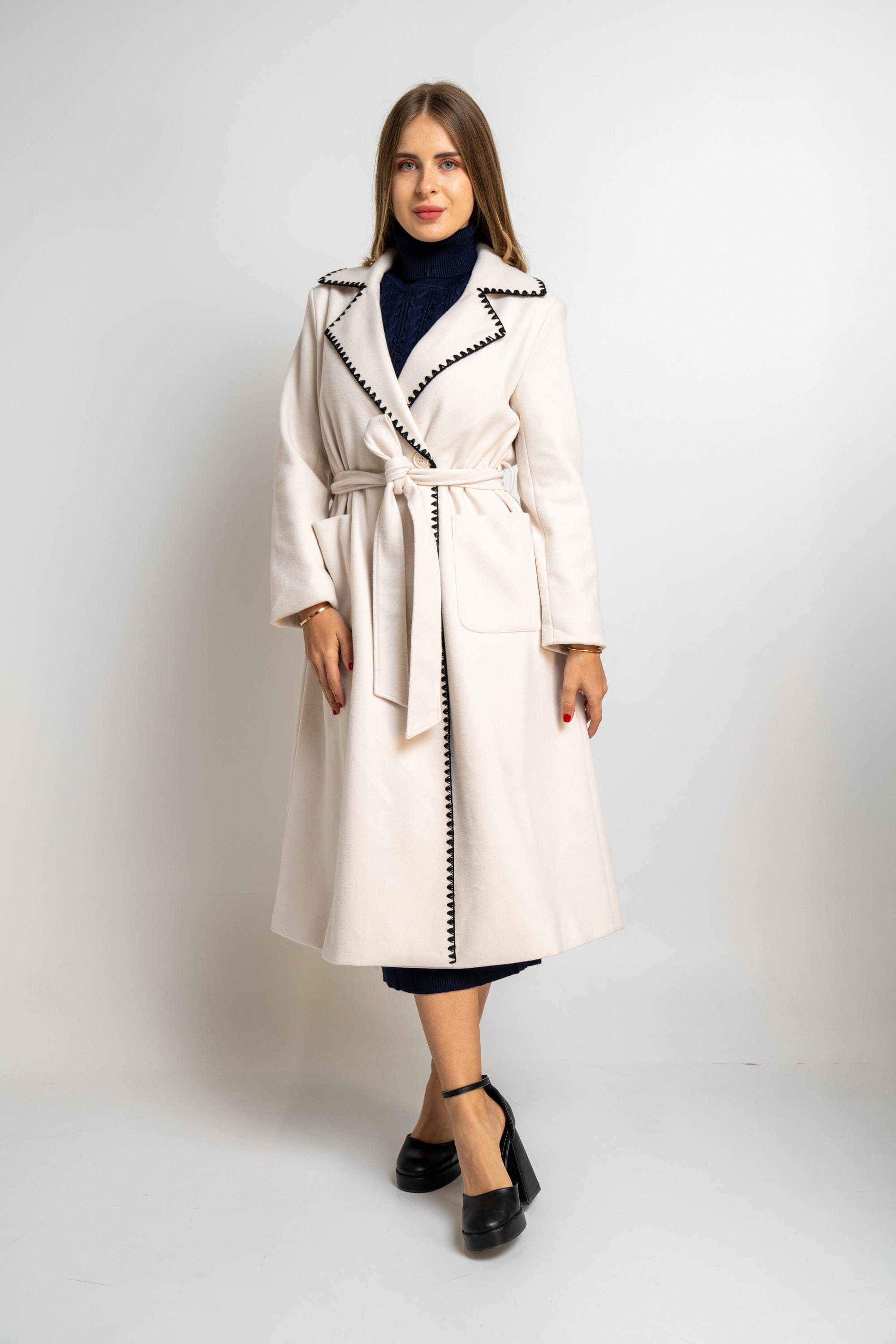 نتشي بالطو بخط محدد كم طويل نسائي