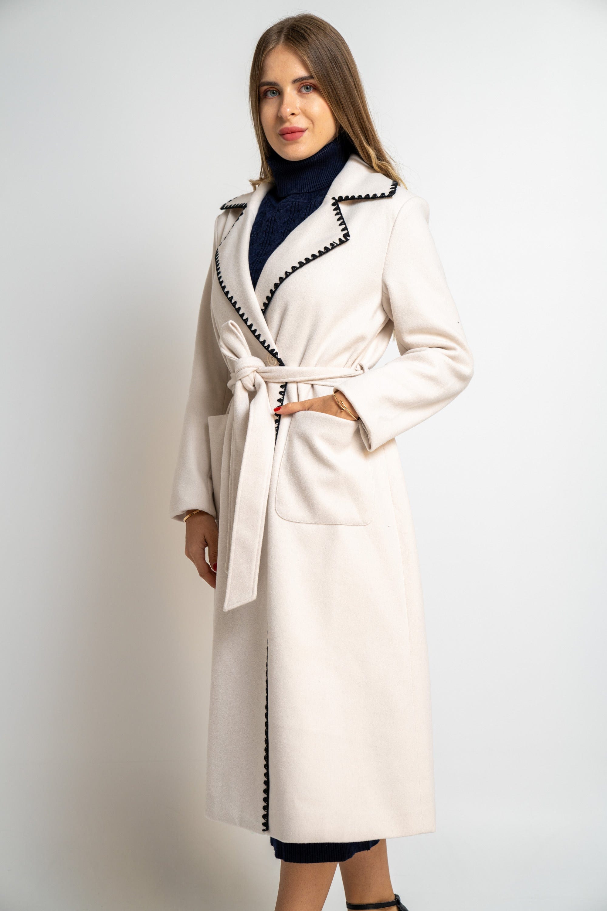 نتشي بالطو بخط محدد كم طويل نسائي