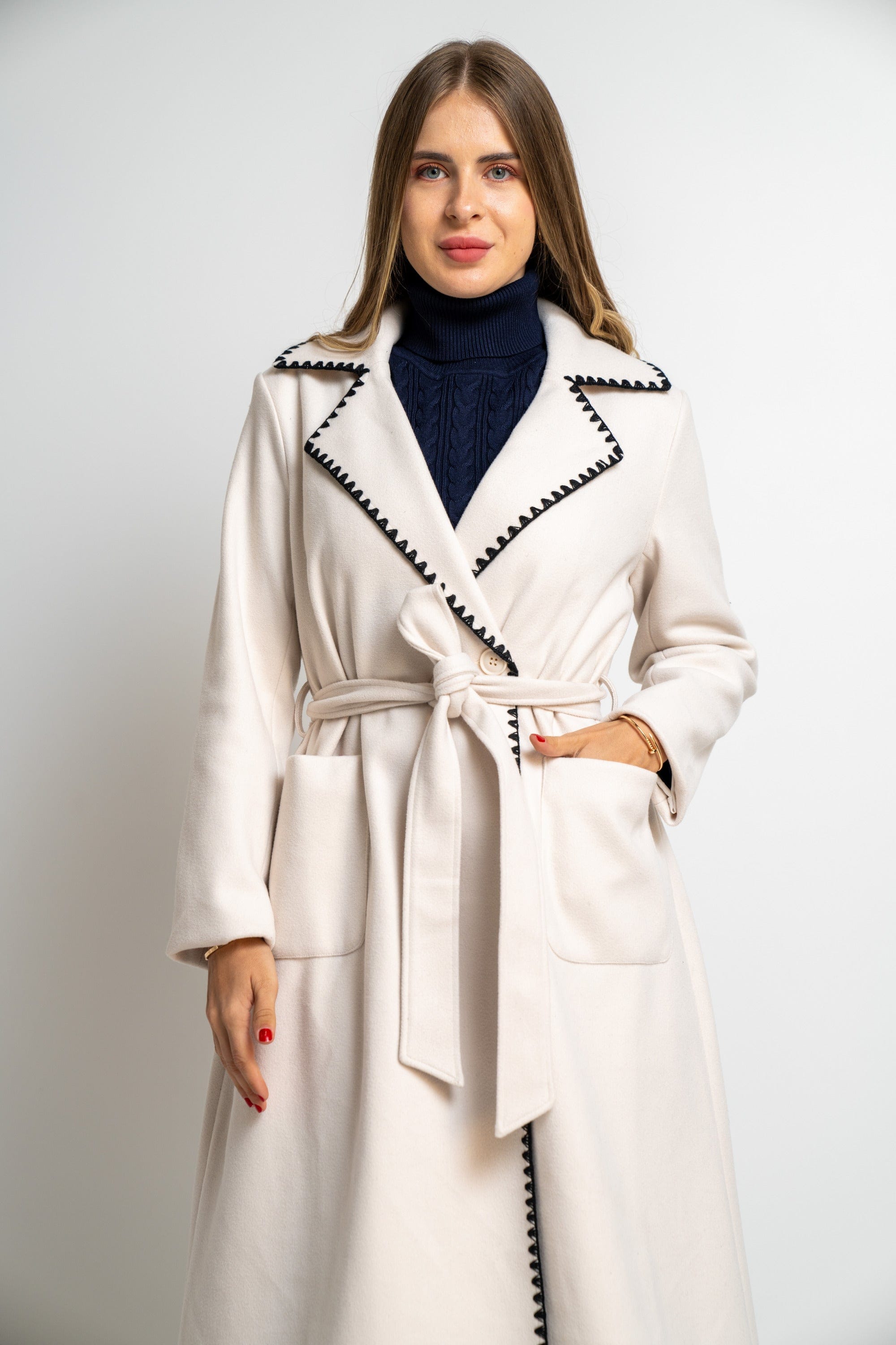 نتشي بالطو بخط محدد كم طويل نسائي