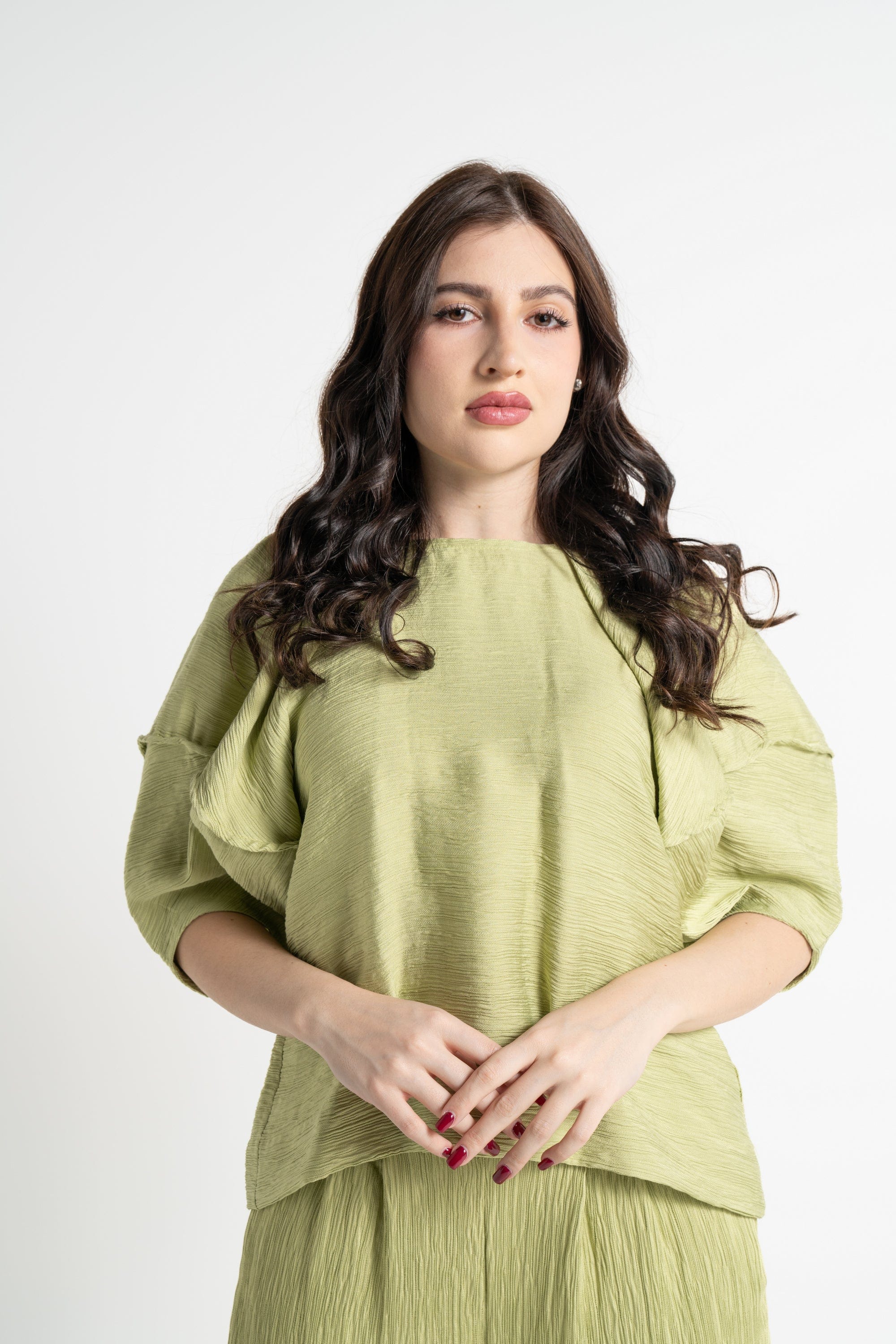 نتشي بلوزة بأكمام قصيرة سادة بأكمام وسيعة