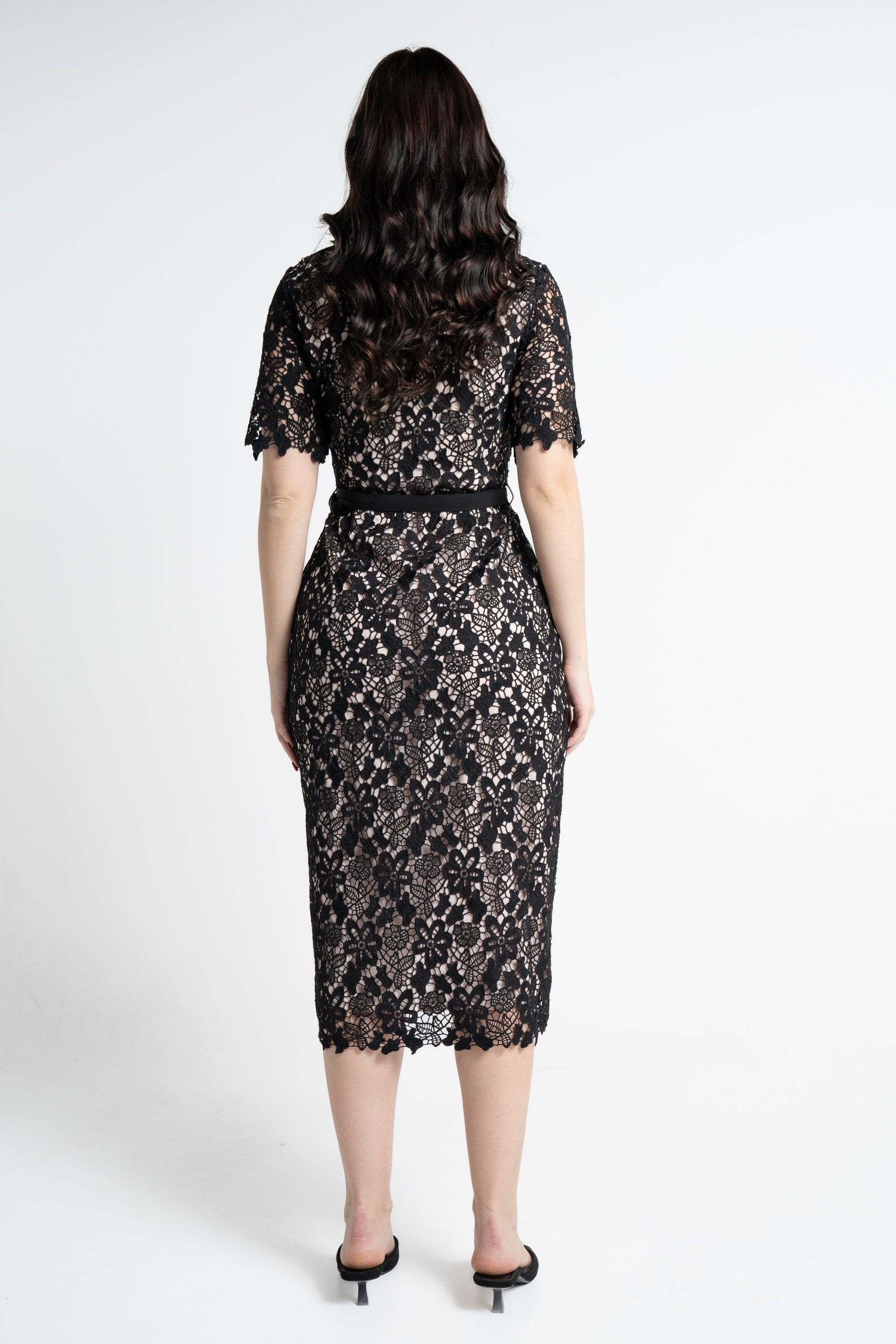 نتشي فستان ميدي بأكمام قصيرة مورد مبطن نسائي