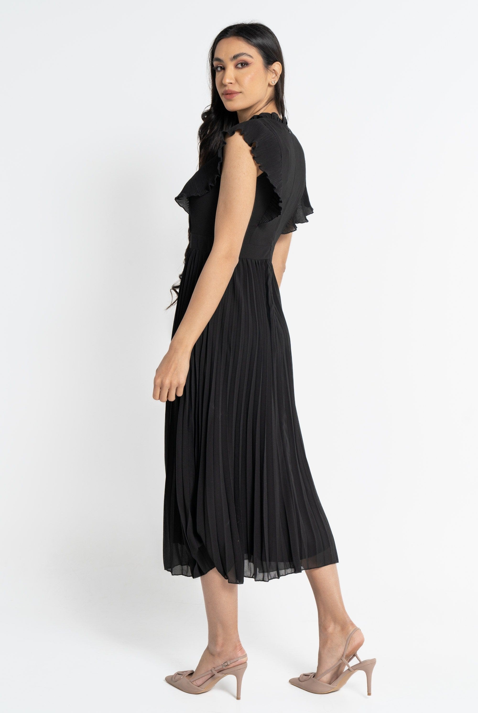 نتشي فستان ميدي بأكمام قصيرة بليسية بأزرار على الصدر