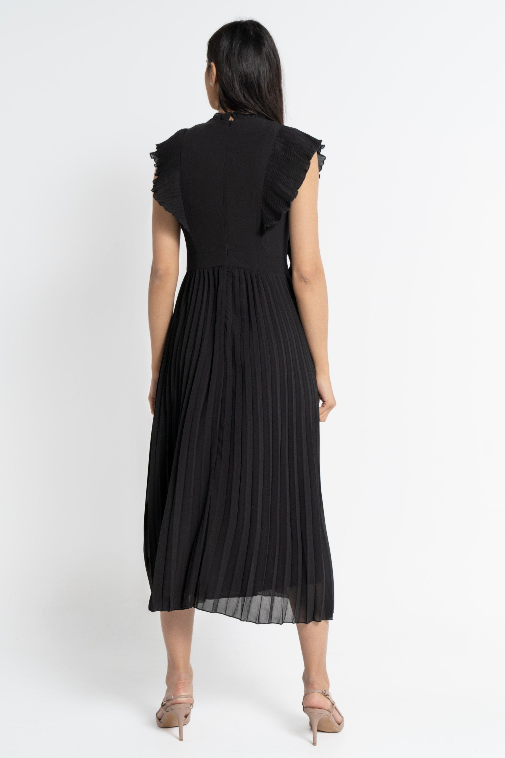 نتشي فستان ميدي بأكمام قصيرة بليسية بأزرار على الصدر