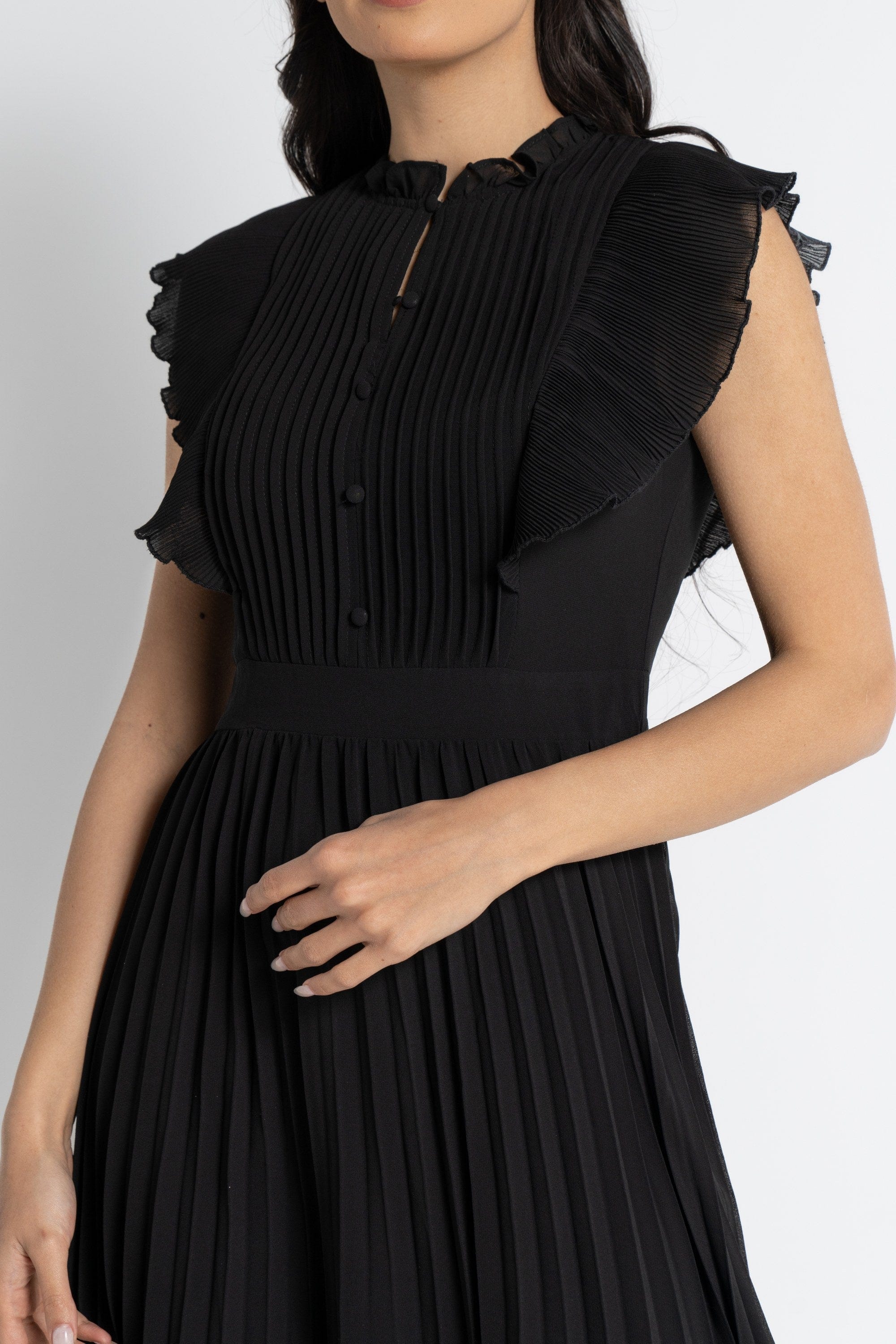 نتشي فستان ميدي بأكمام قصيرة بليسية بأزرار على الصدر