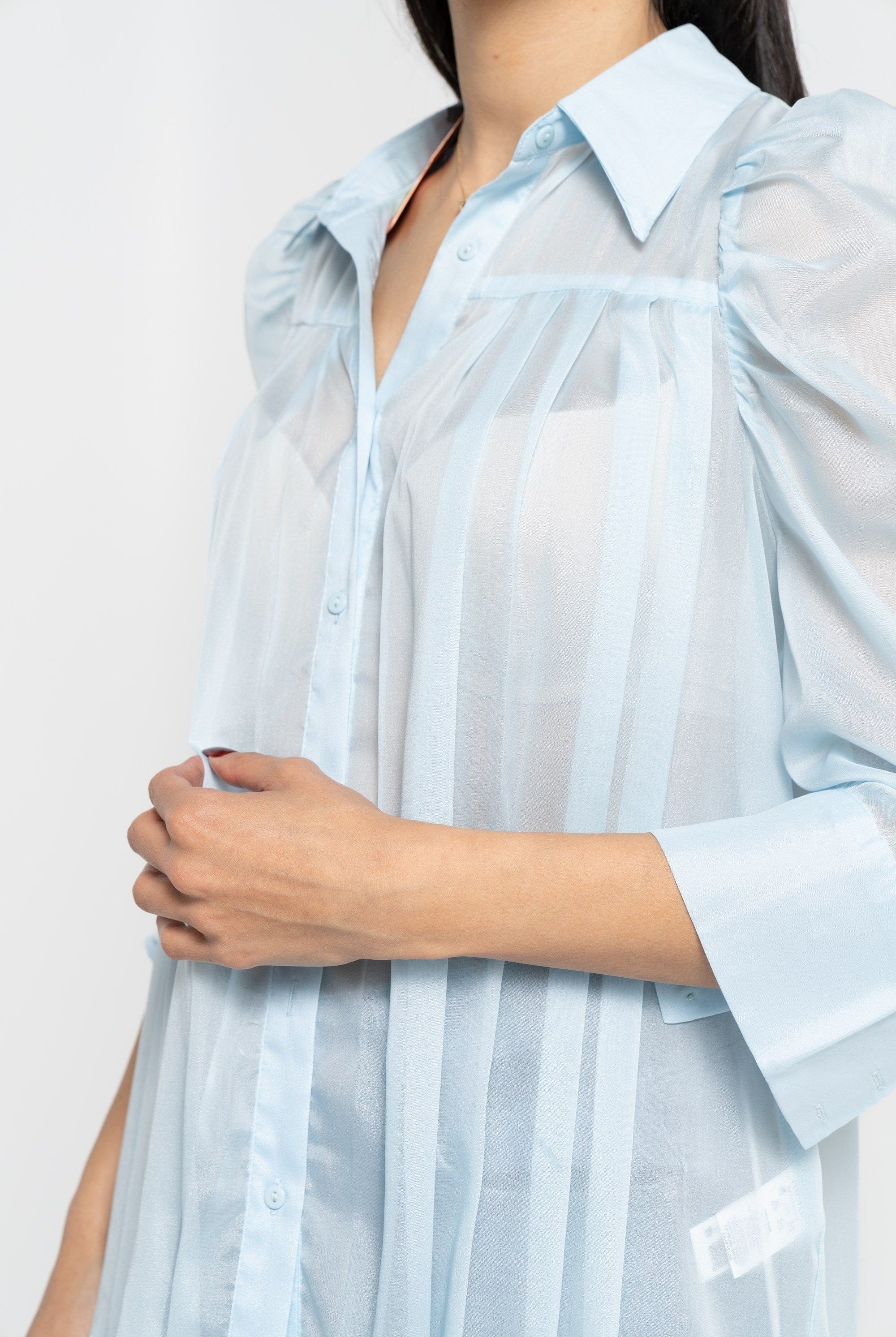 نتشي قميص قصير الأكمام شفاف سادة