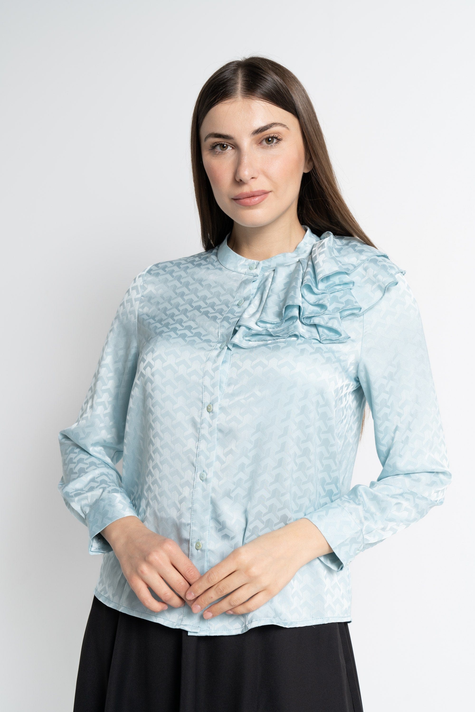 نتشي بلوزة بأكمام طويلة بأزرار أمامية منقوشة نسائية